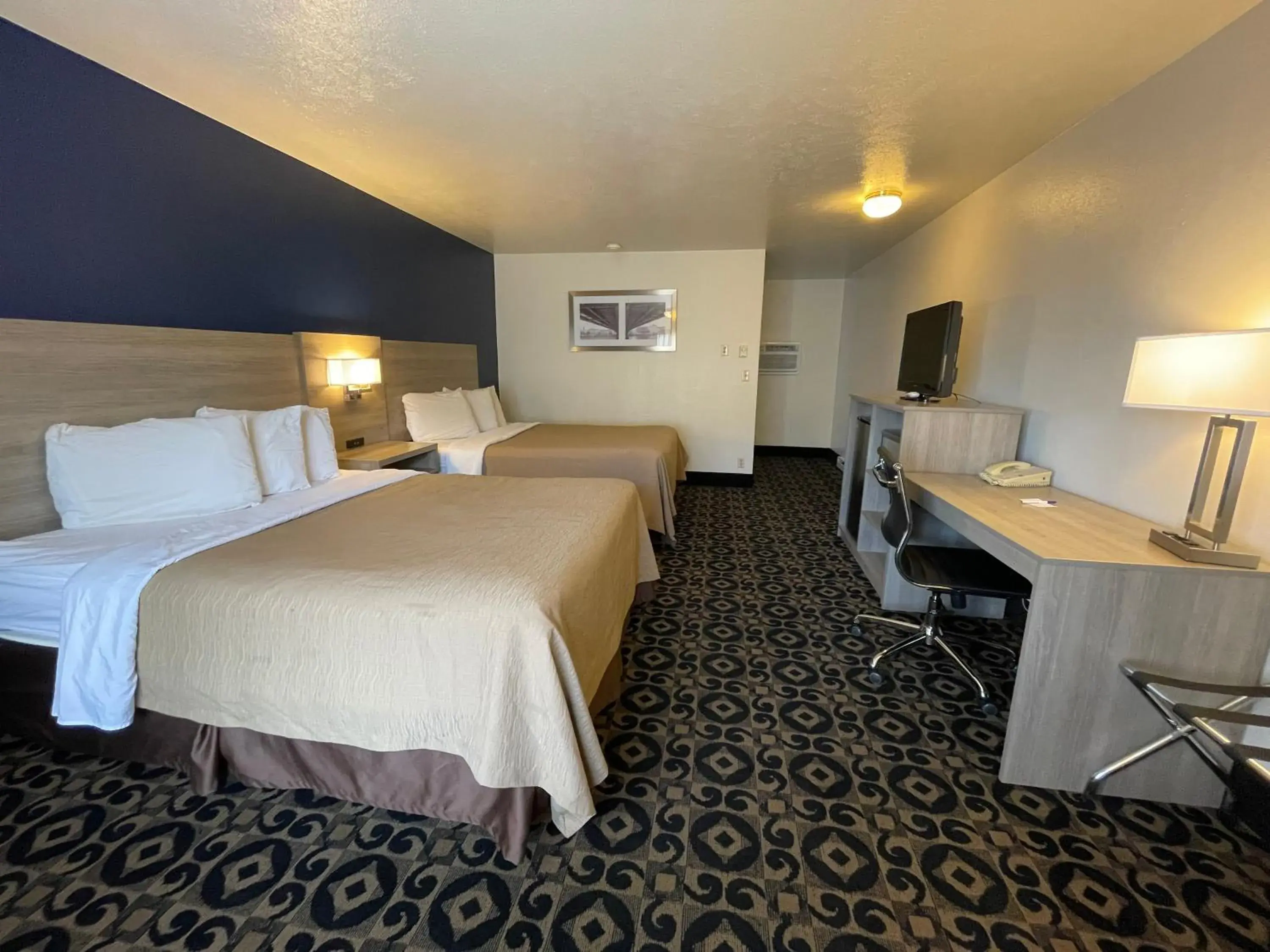 Bed in Americas Best Value Inn Roosevelt/Ballard Bed in Americas Best Value Inn Roosevelt/Ballard