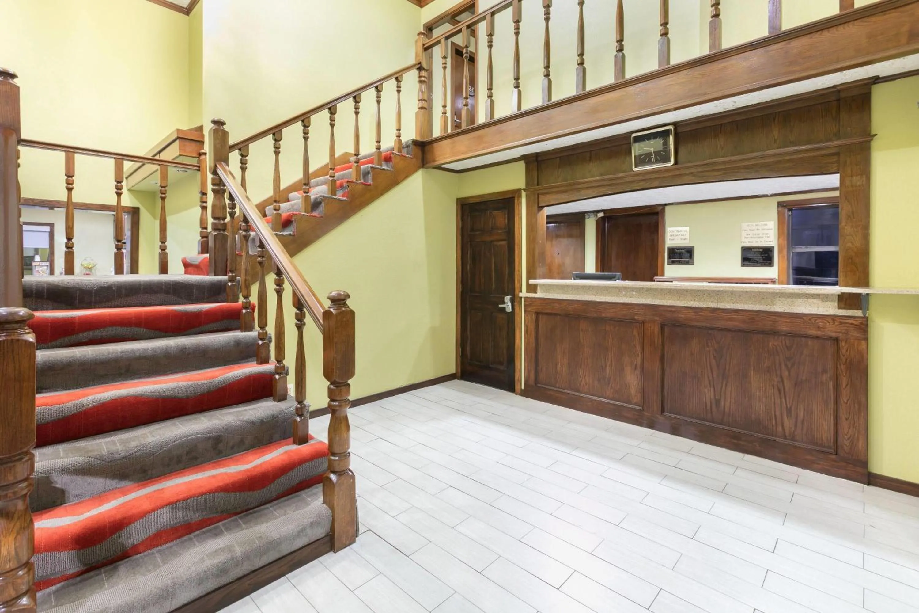 Lobby or reception in Travelodge Inn & Suites by Wyndham Norman