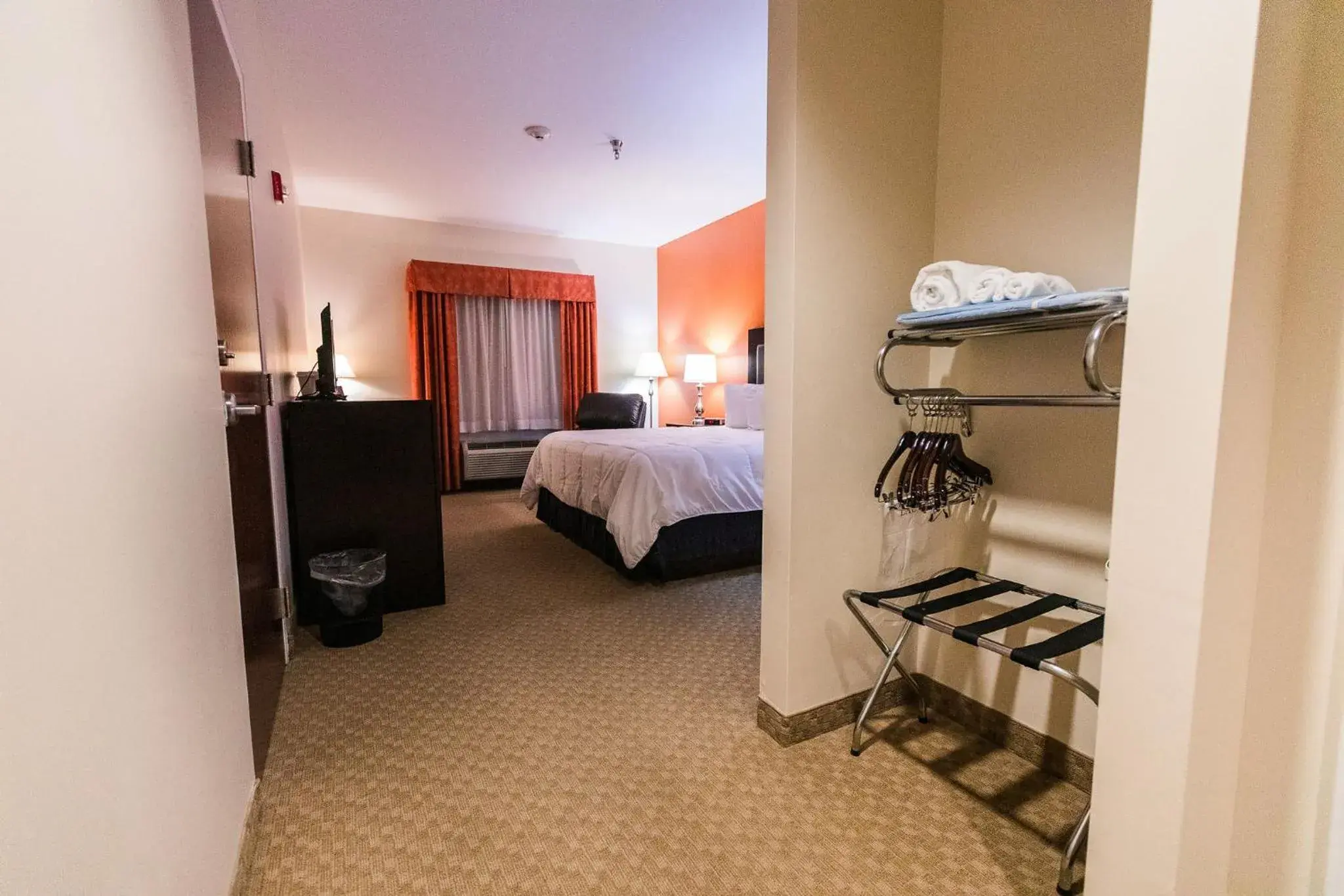 Bedroom, Bed in Grand Hotel Bedroom, Bed in Grand Hotel