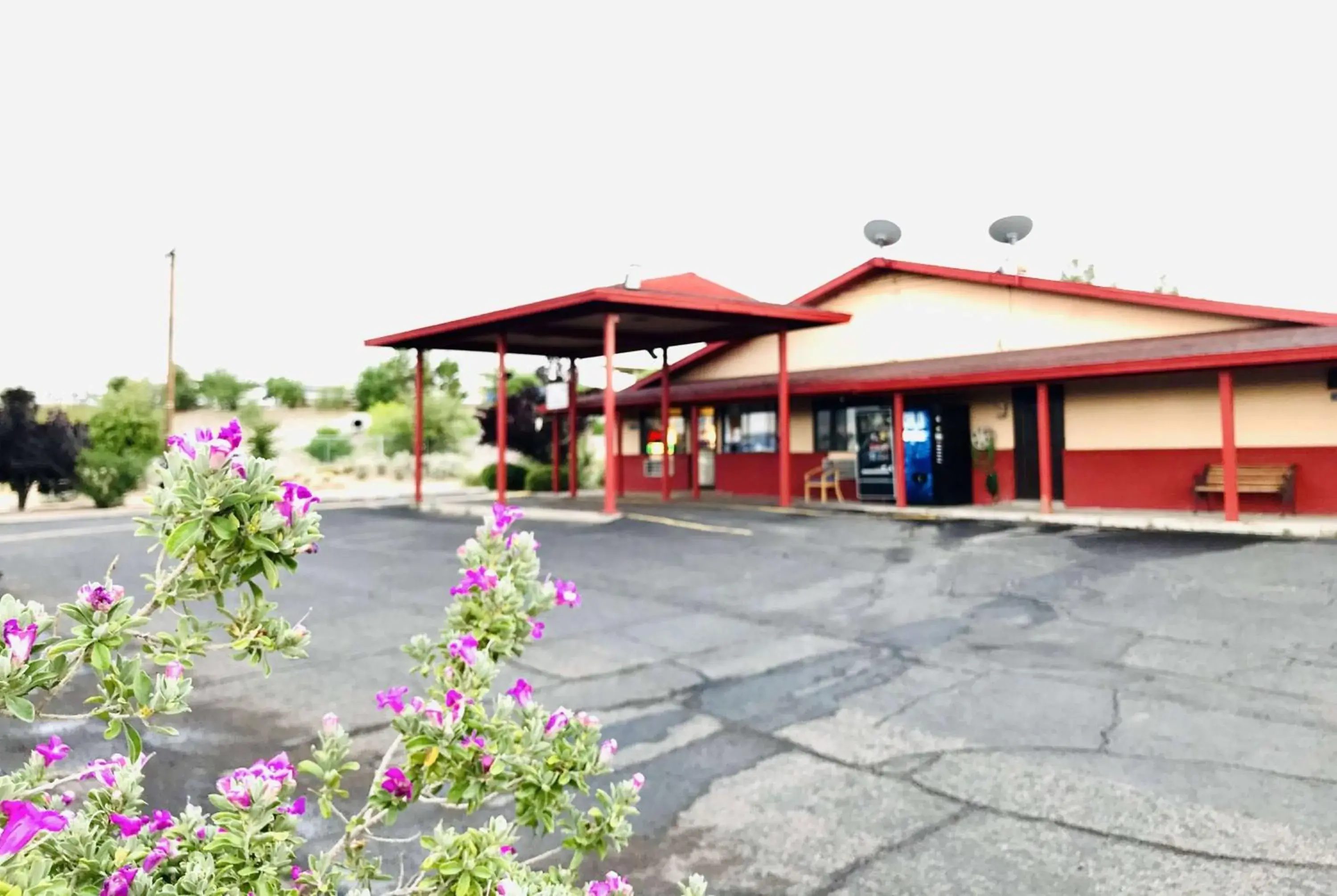 Property building in Travelodge by Wyndham Truth or Consequences Property building in Travelodge by Wyndham Truth or Consequences