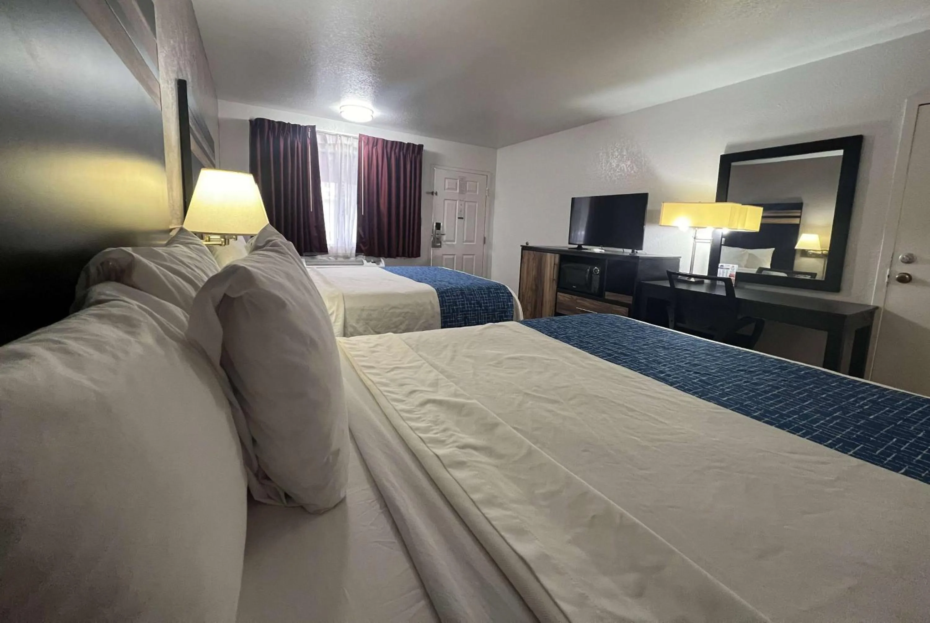 Photo of the whole room, Bed in Travelodge by Wyndham Truth or Consequences