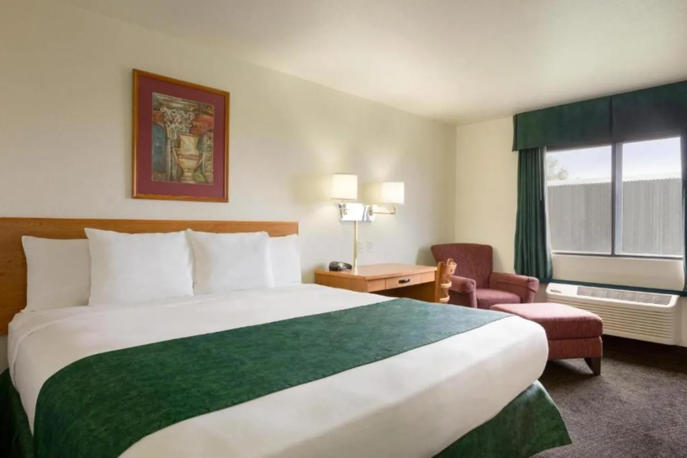 Bed in Travelodge by Wyndham Alpine