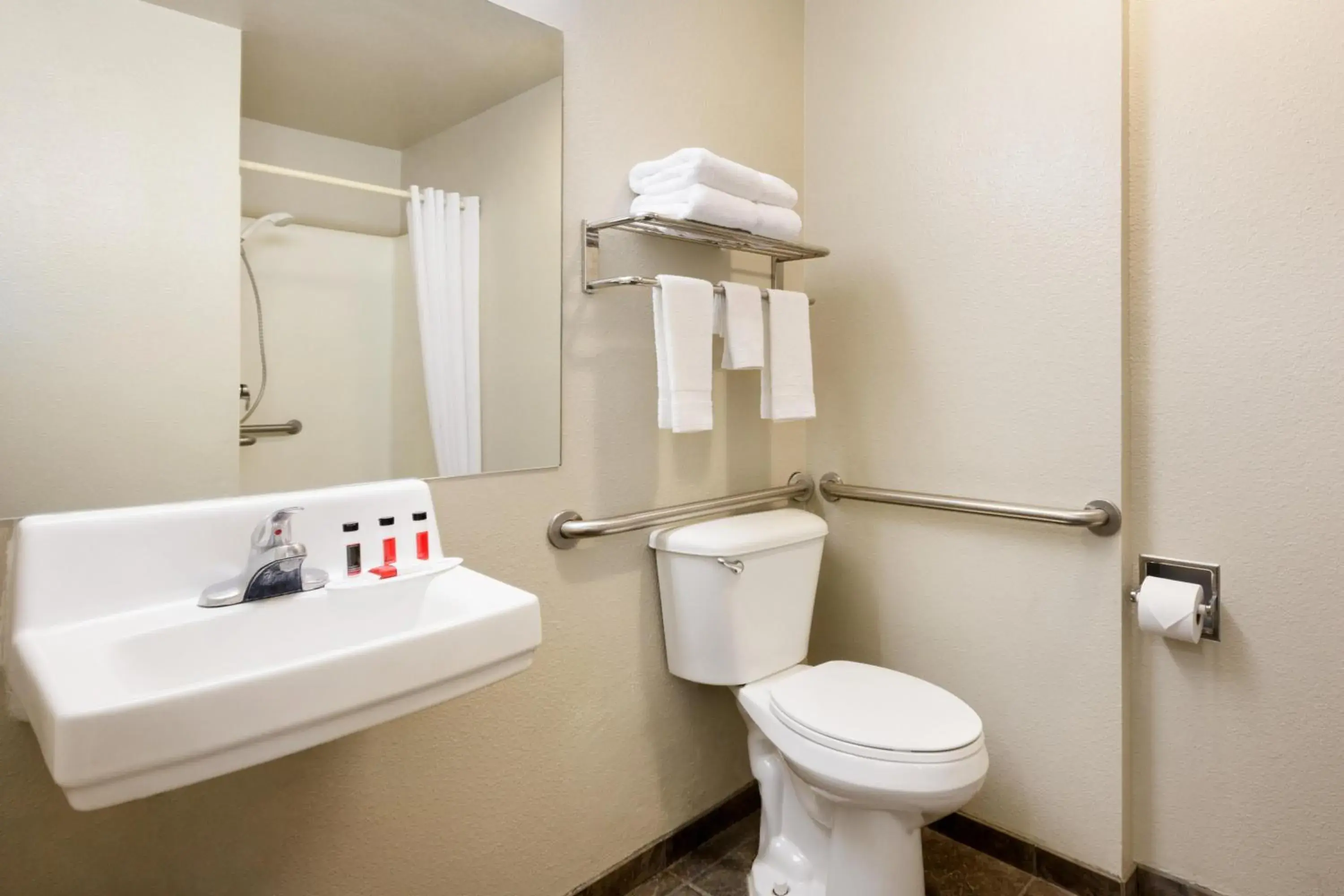 Double Room with Two Double Beds - Non-Smoking in Travelodge by Wyndham Alpine Double Room with Two Double Beds - Non-Smoking in Travelodge by Wyndham Alpine