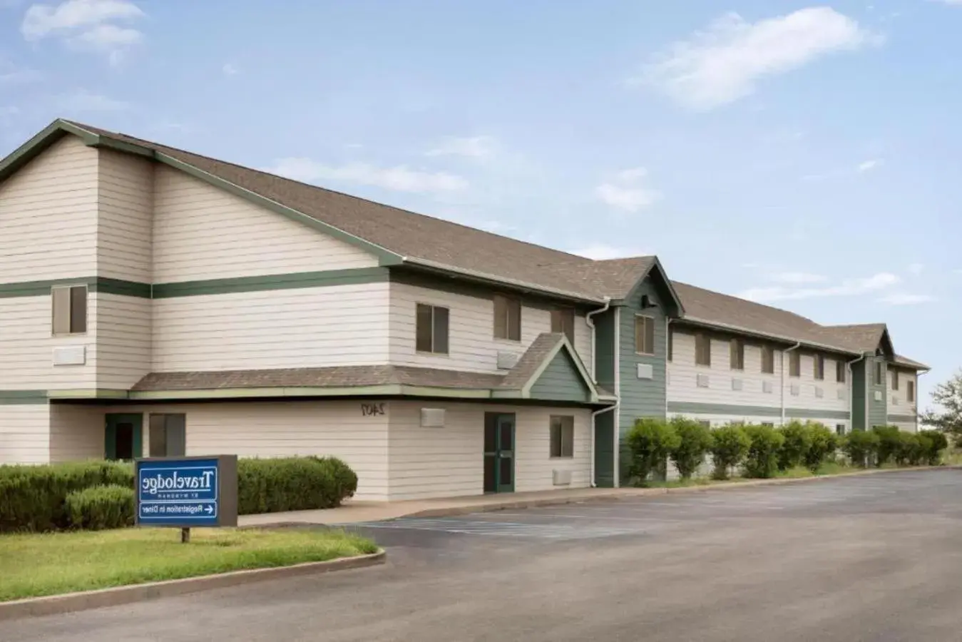 Property building in Travelodge by Wyndham Alpine Property building in Travelodge by Wyndham Alpine