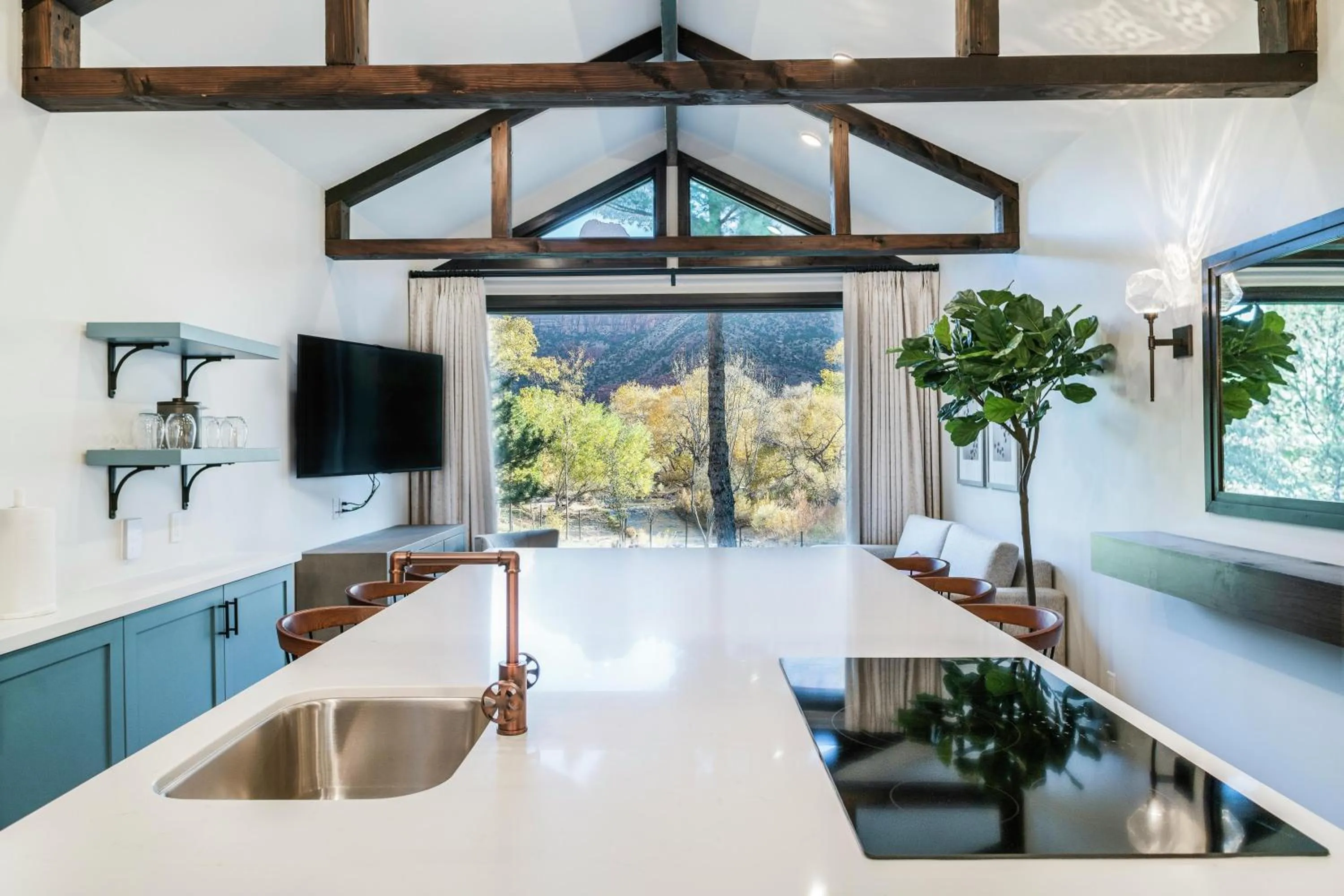 Kitchen or kitchenette in Cliffrose Springdale, Curio Collection By Hilton