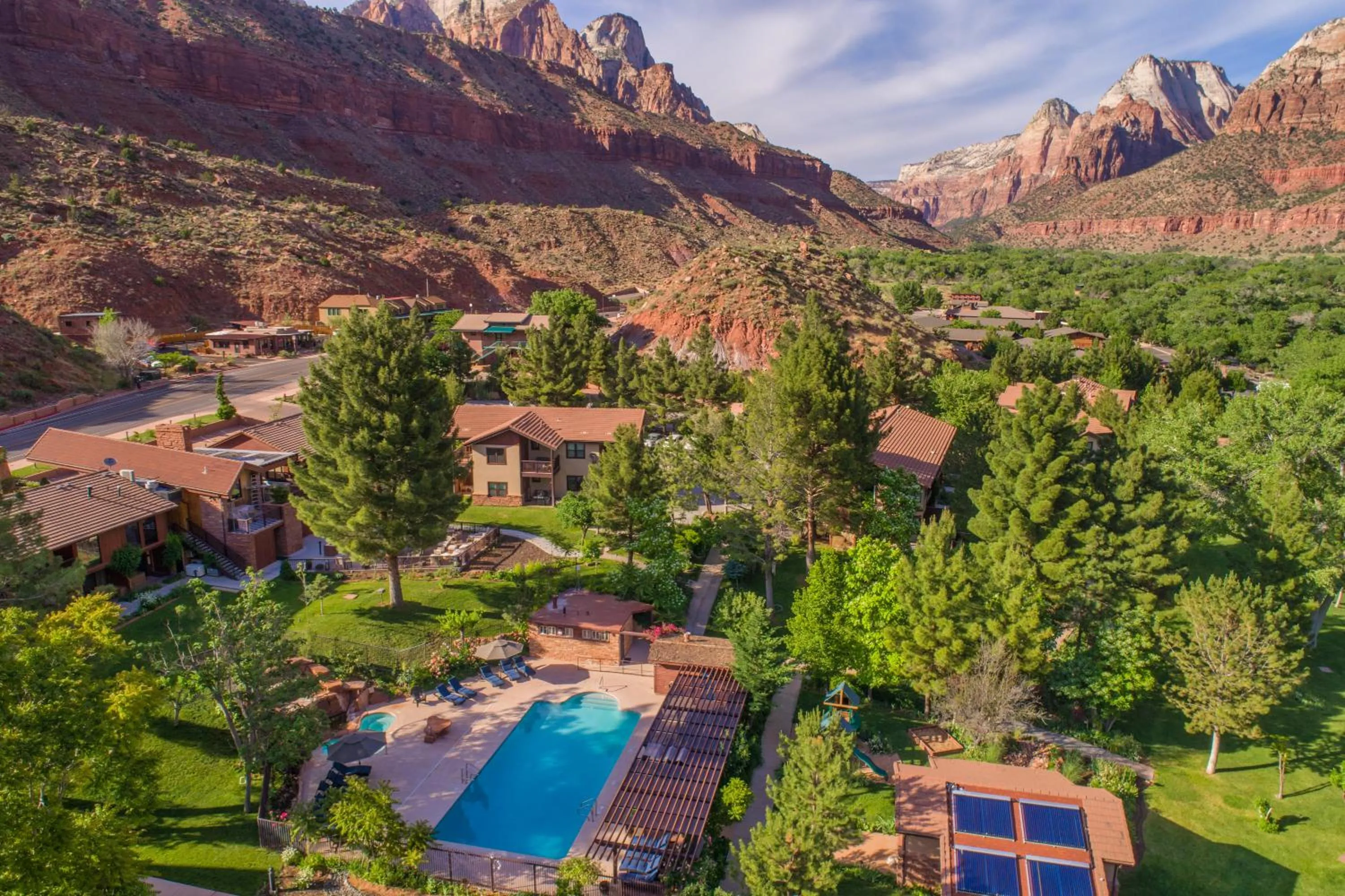 Swimming pool in Cliffrose Springdale, Curio Collection By Hilton