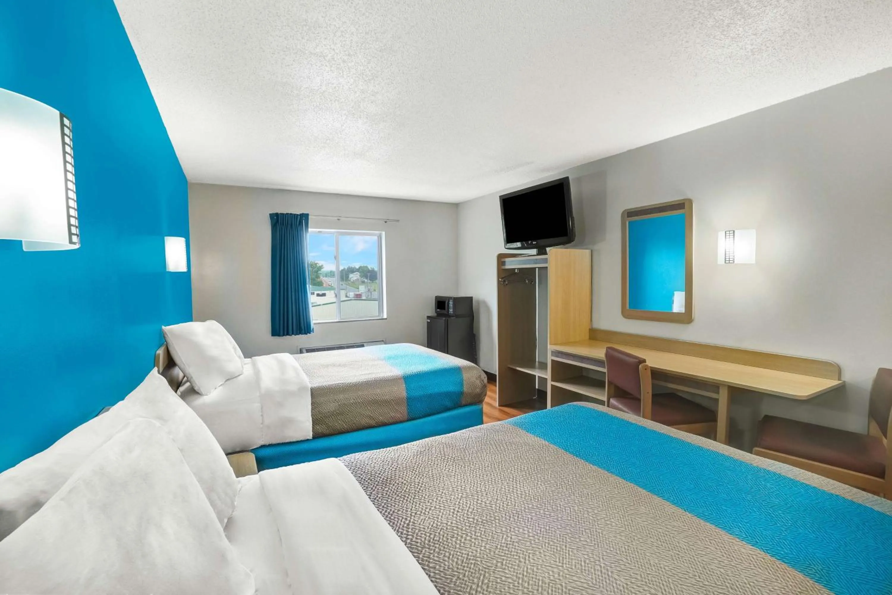 Photo of the whole room, Bed in Motel 6-Gordonville, PA - Lancaster PA