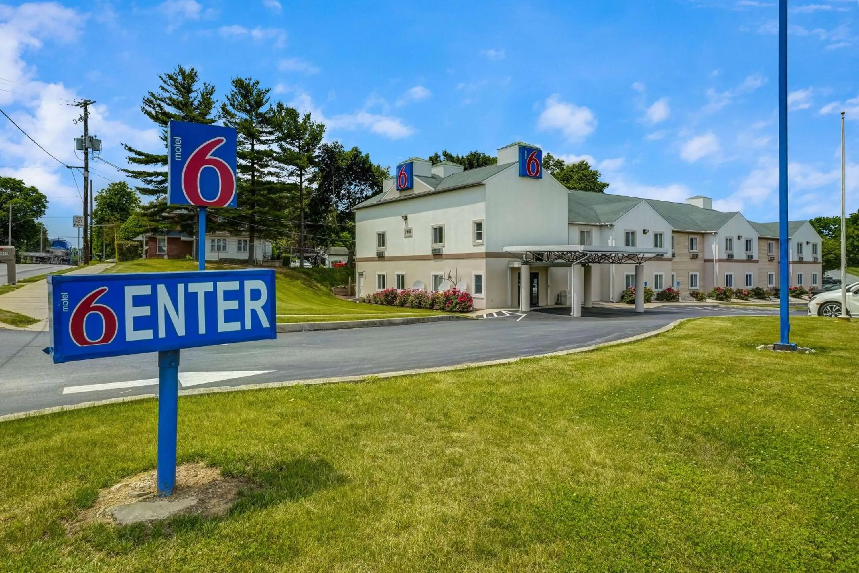 Property building in Motel 6-Gordonville, PA - Lancaster PA