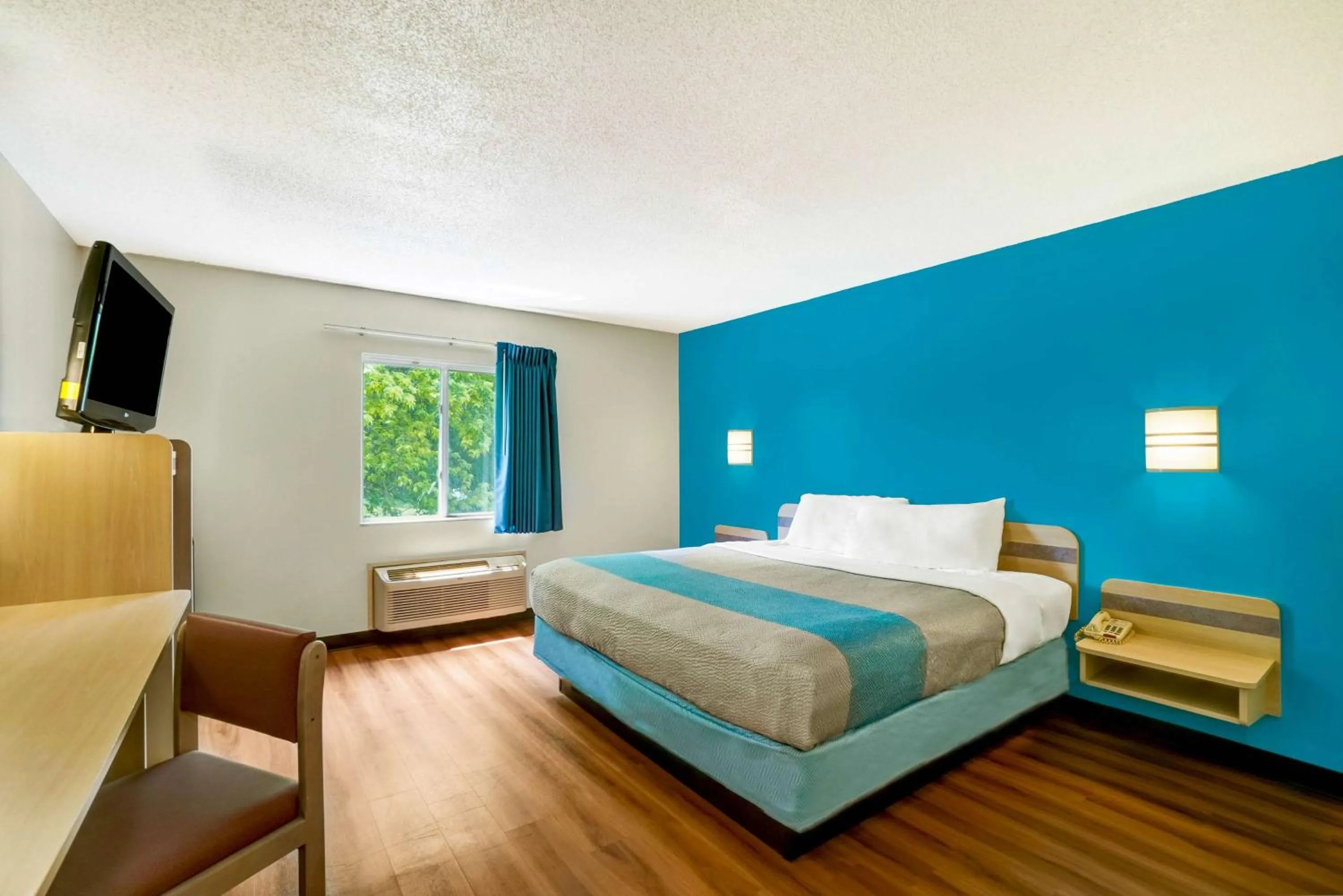 Photo of the whole room, Bed in Motel 6-Gordonville, PA - Lancaster PA