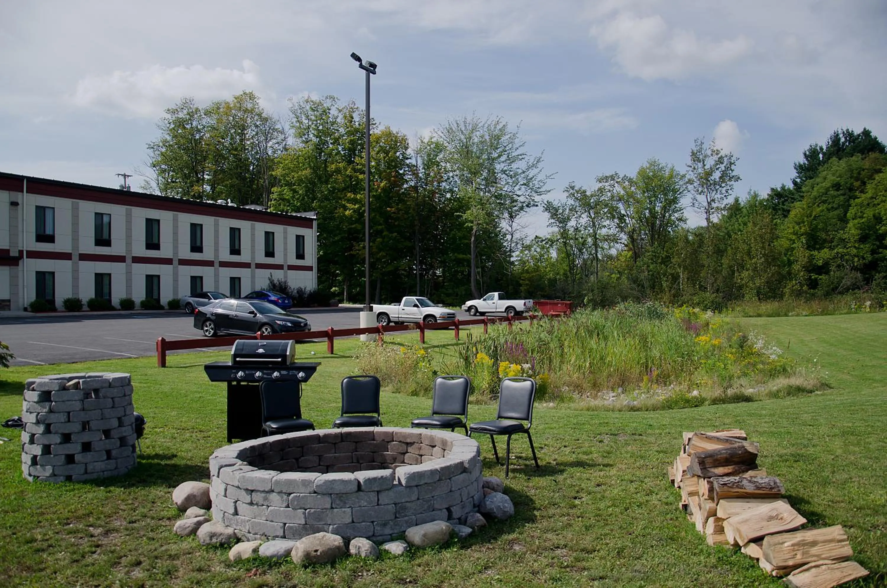Evening entertainment in Pleasant Night Inn- carthage NY