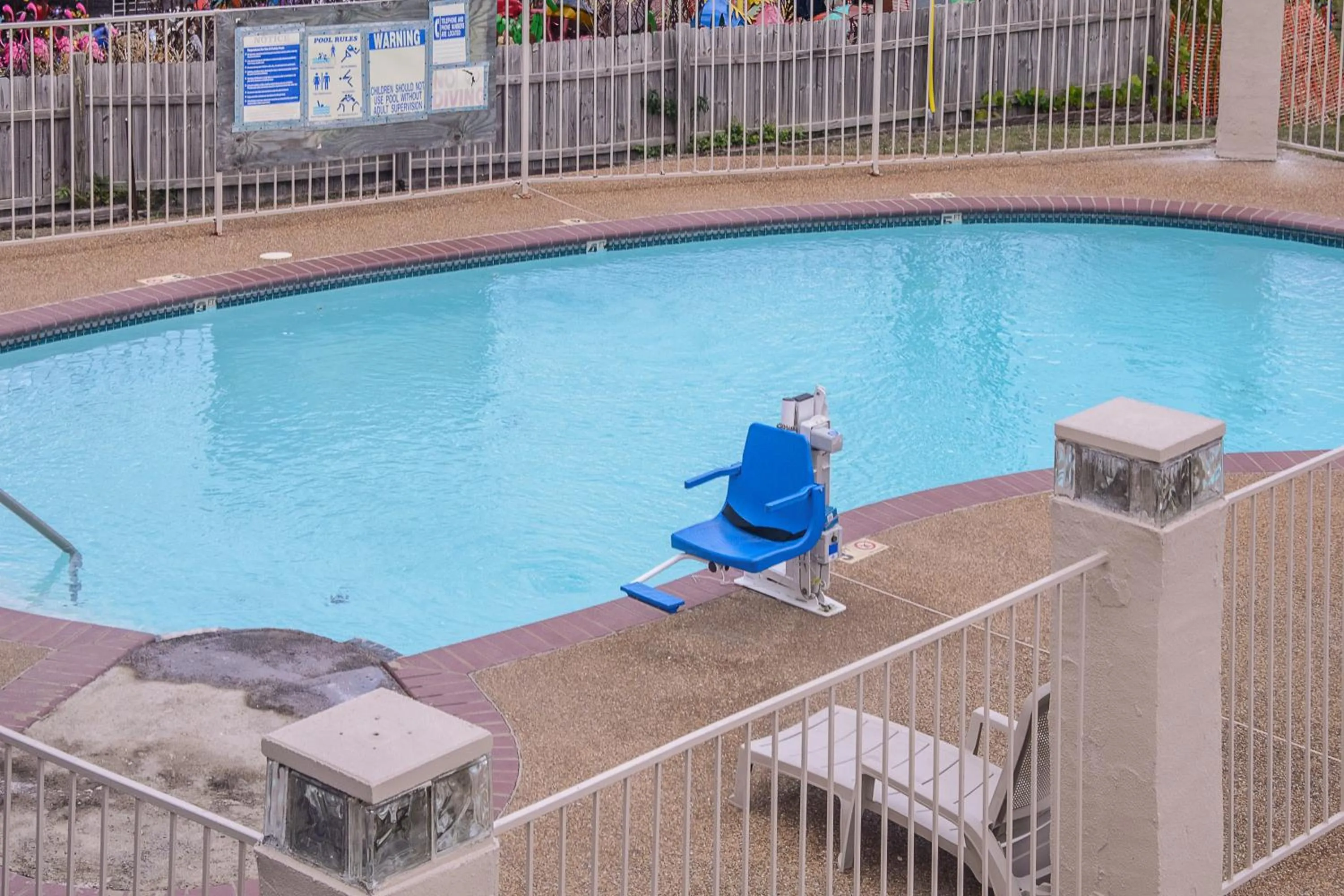 Swimming pool in Motel 6-Canton, TX