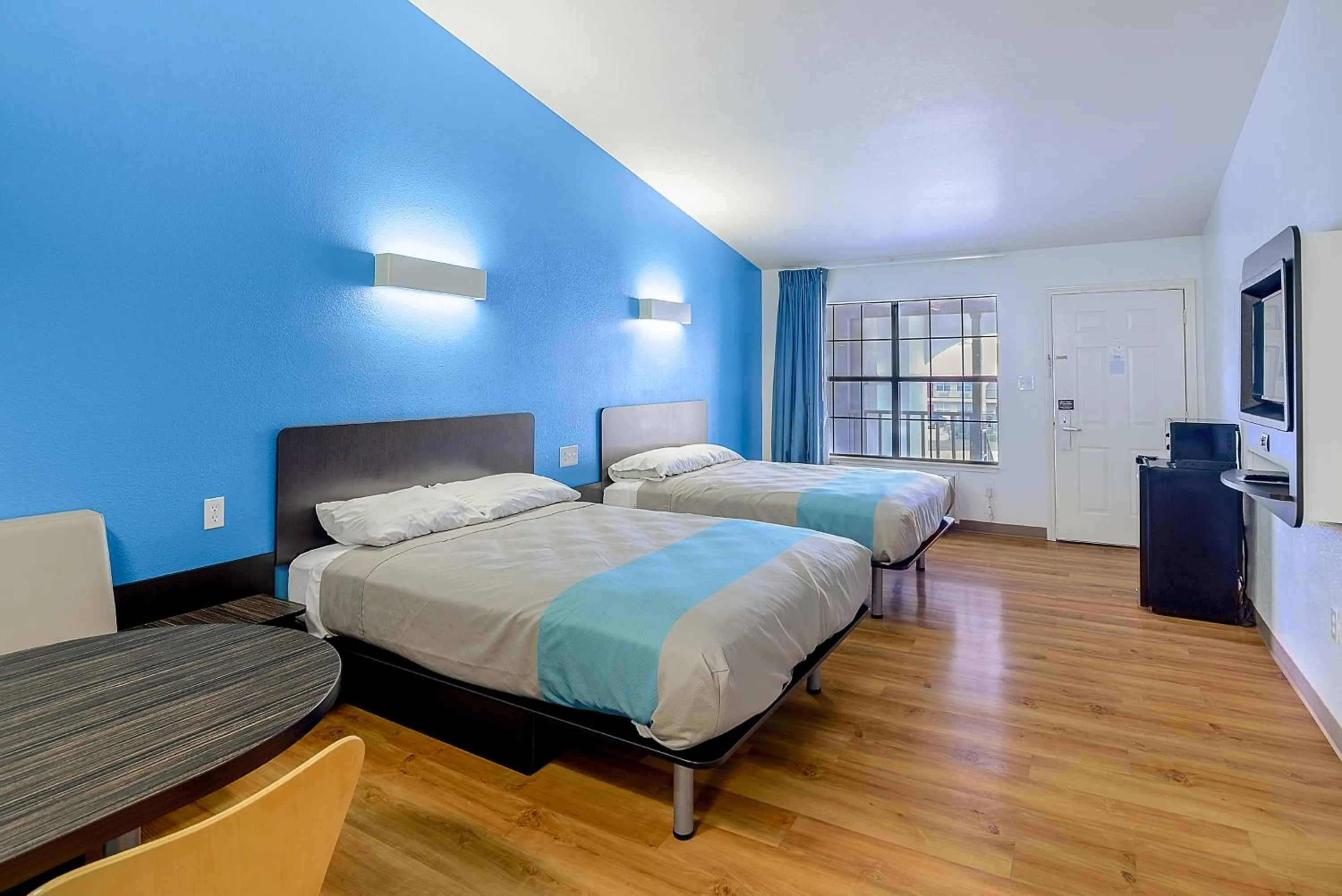 Bedroom, Bed in Motel 6-Canton, TX