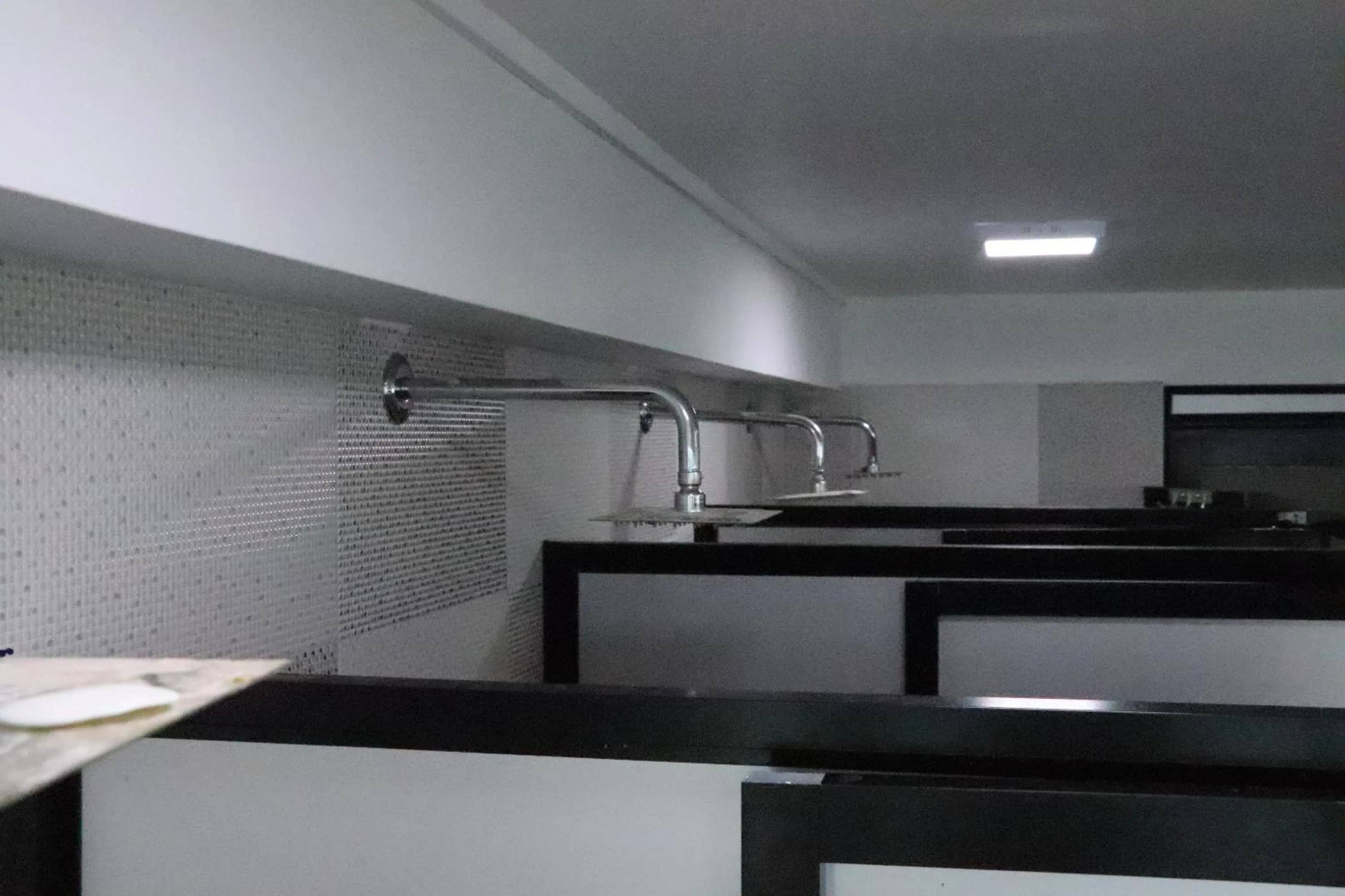 Shower in Miracle Colombo City Hostel