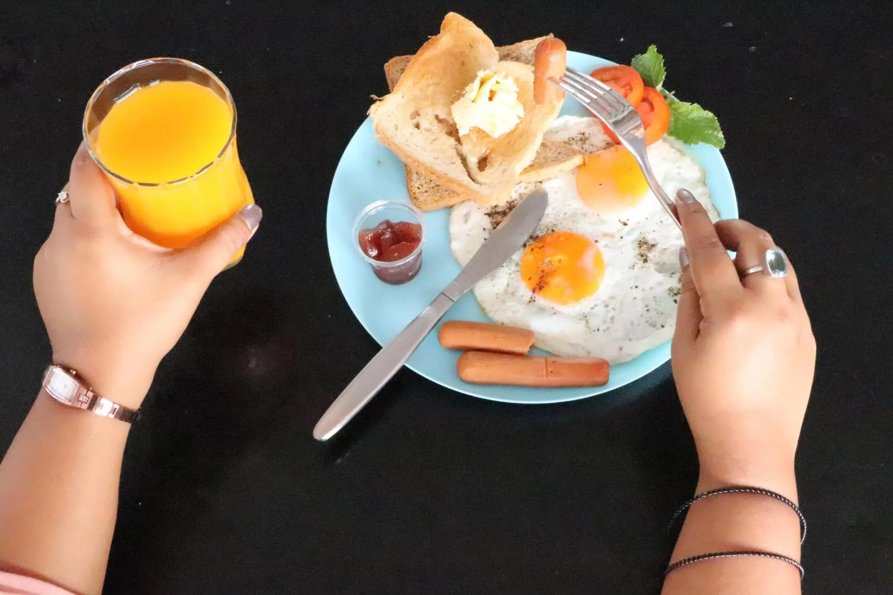 Food and drinks in Miracle Colombo City Hostel Food and drinks in Miracle Colombo City Hostel