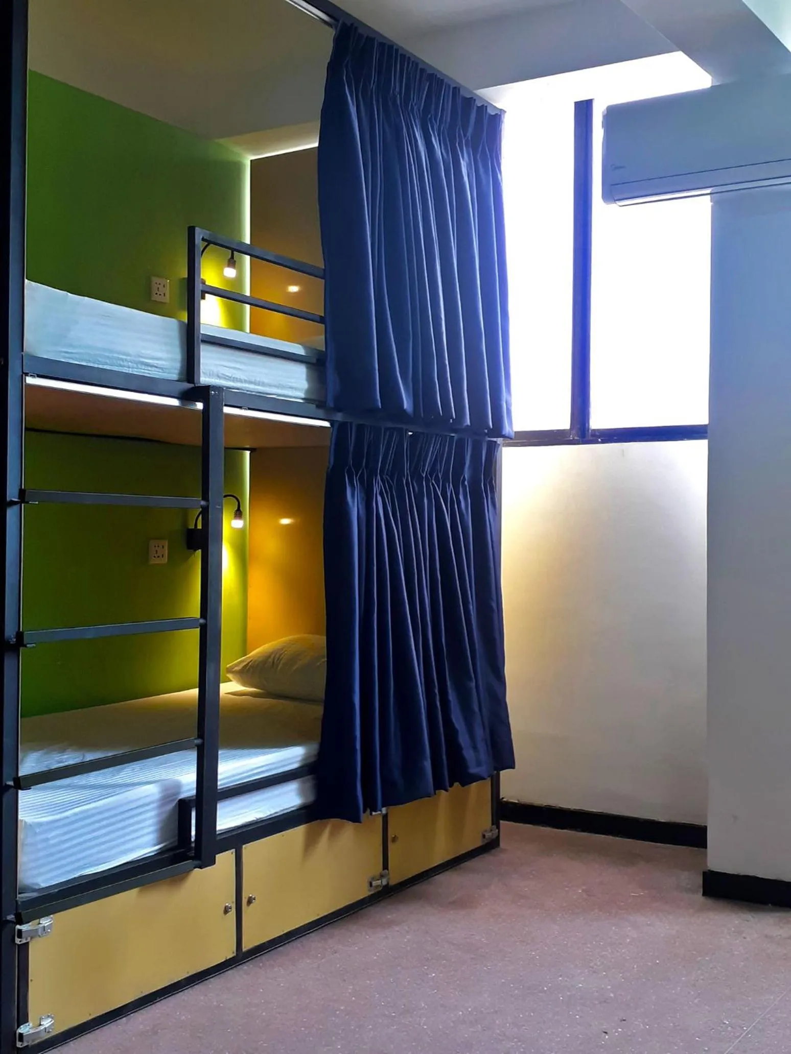 bunk bed, Bed in Miracle Colombo City Hostel