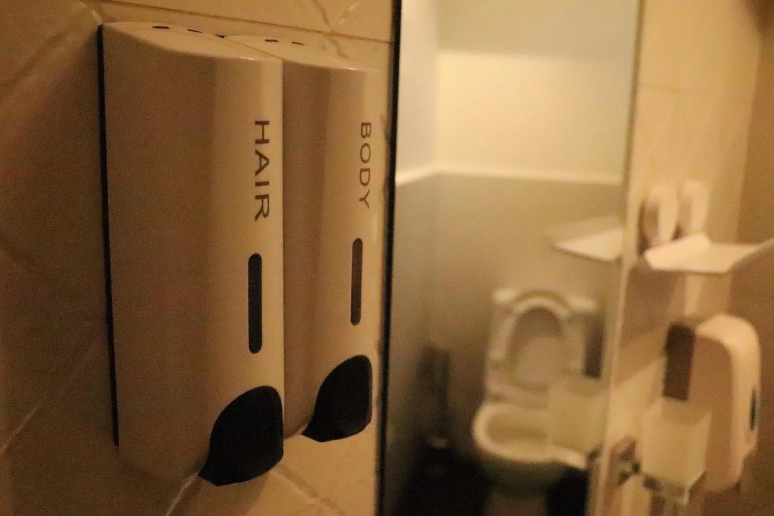 Shower in Miracle Colombo City Hostel