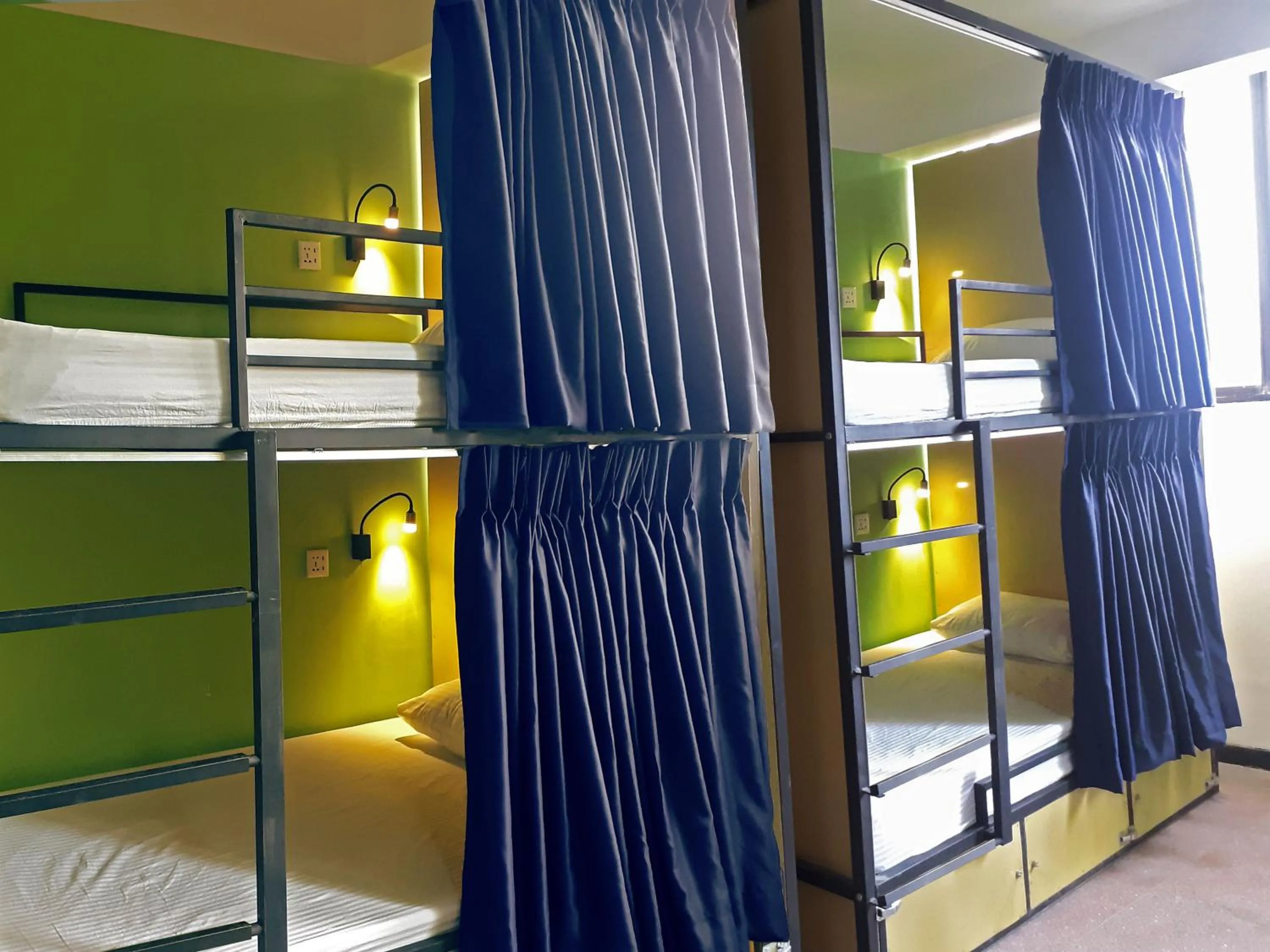 bunk bed, Bed in Miracle Colombo City Hostel