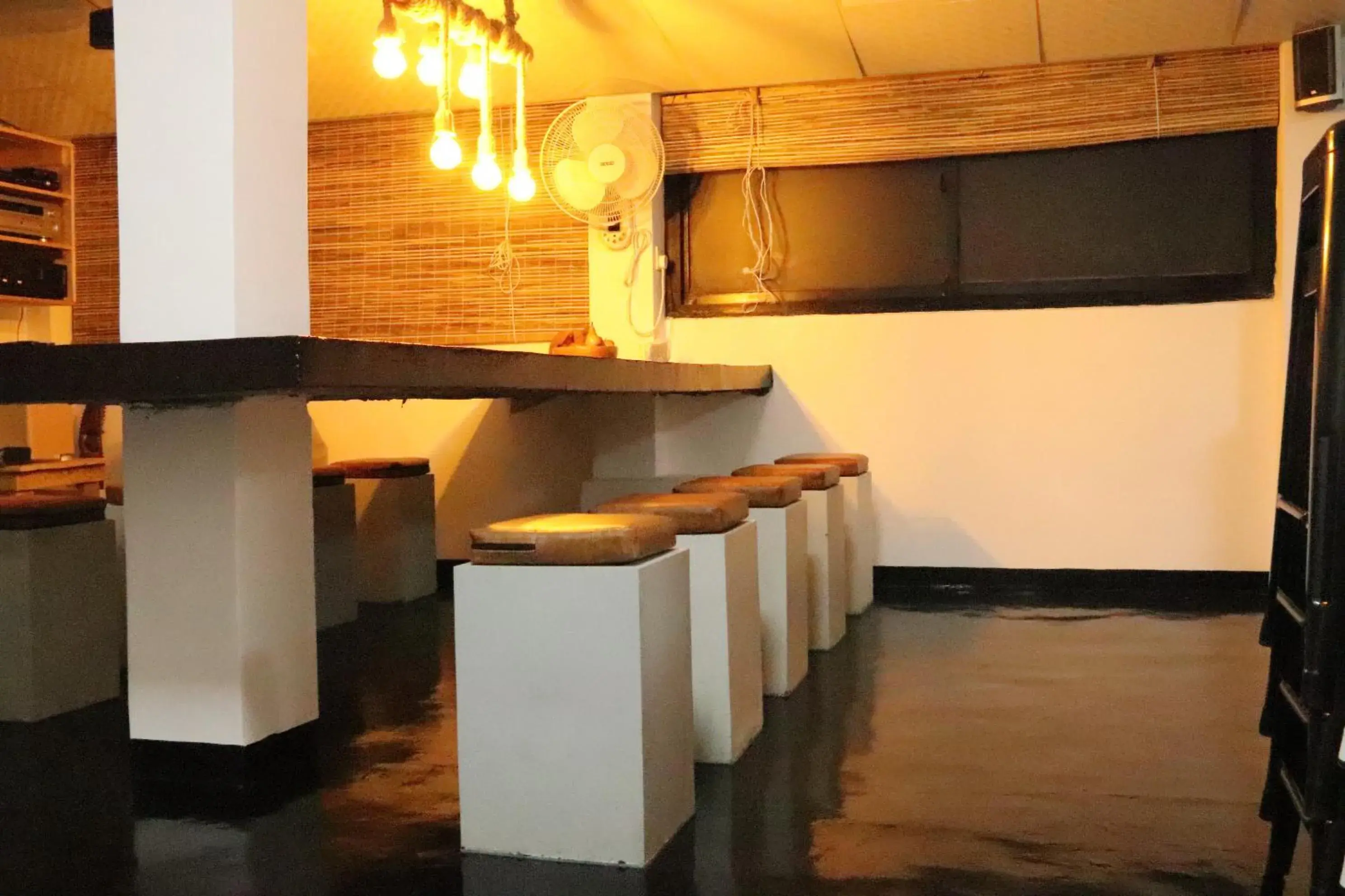 Restaurant/places to eat in Miracle Colombo City Hostel Restaurant/places to eat in Miracle Colombo City Hostel