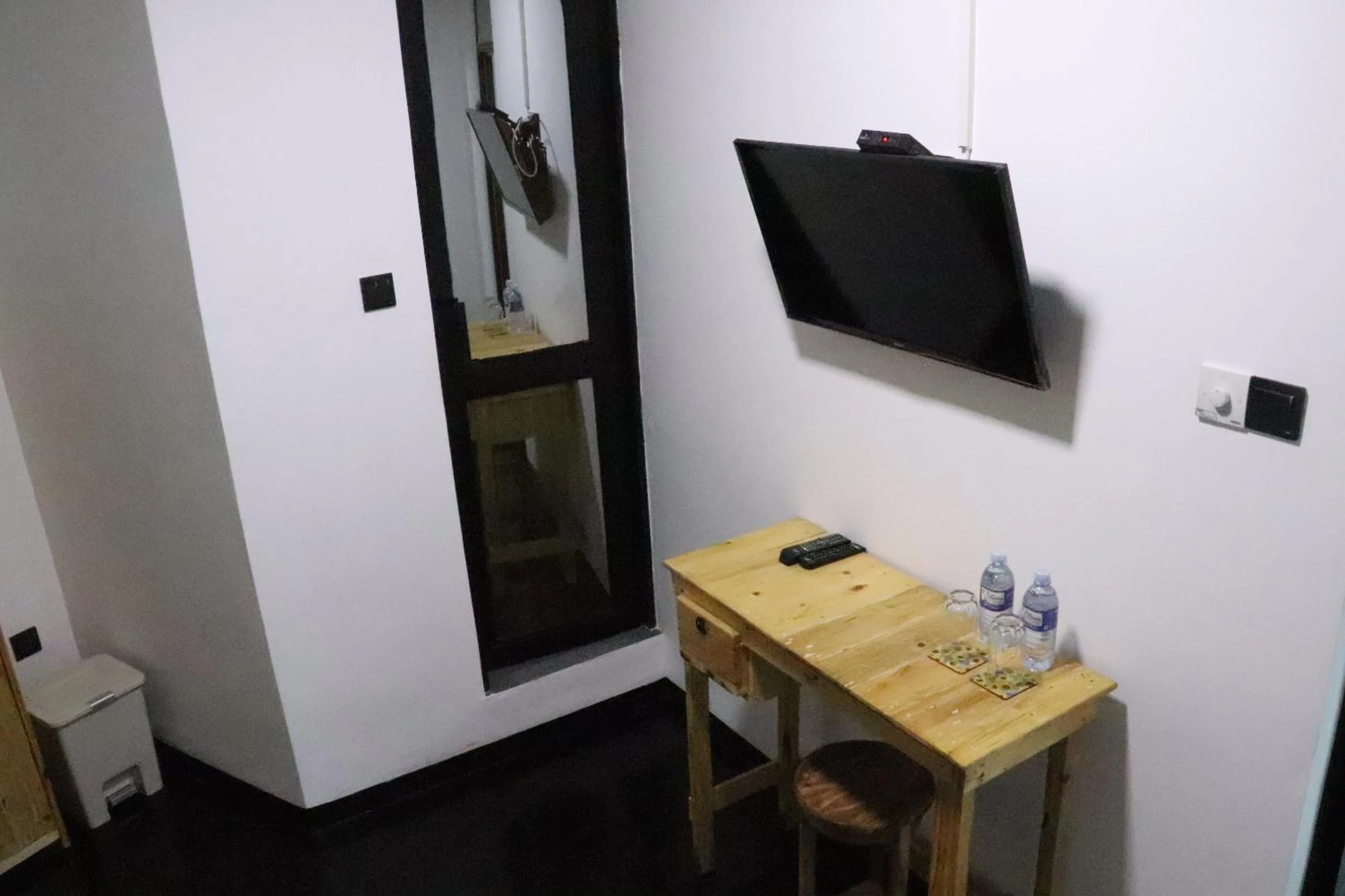 TV and multimedia in Miracle Colombo City Hostel