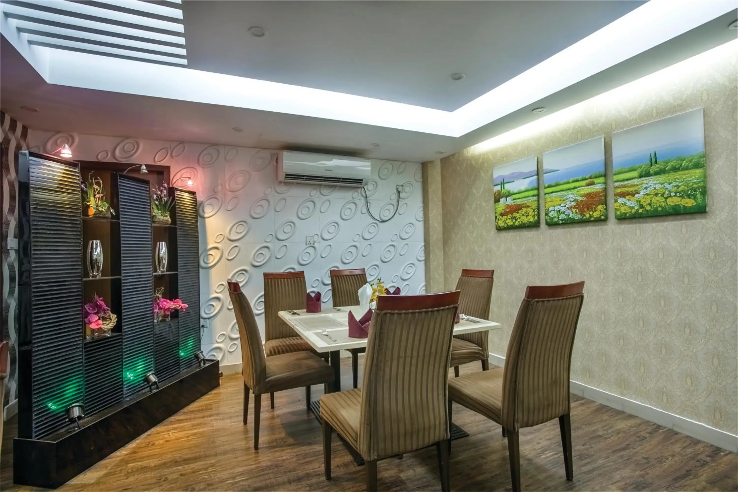 Restaurant/places to eat in Hotel Highgarden Restaurant/places to eat in Hotel Highgarden