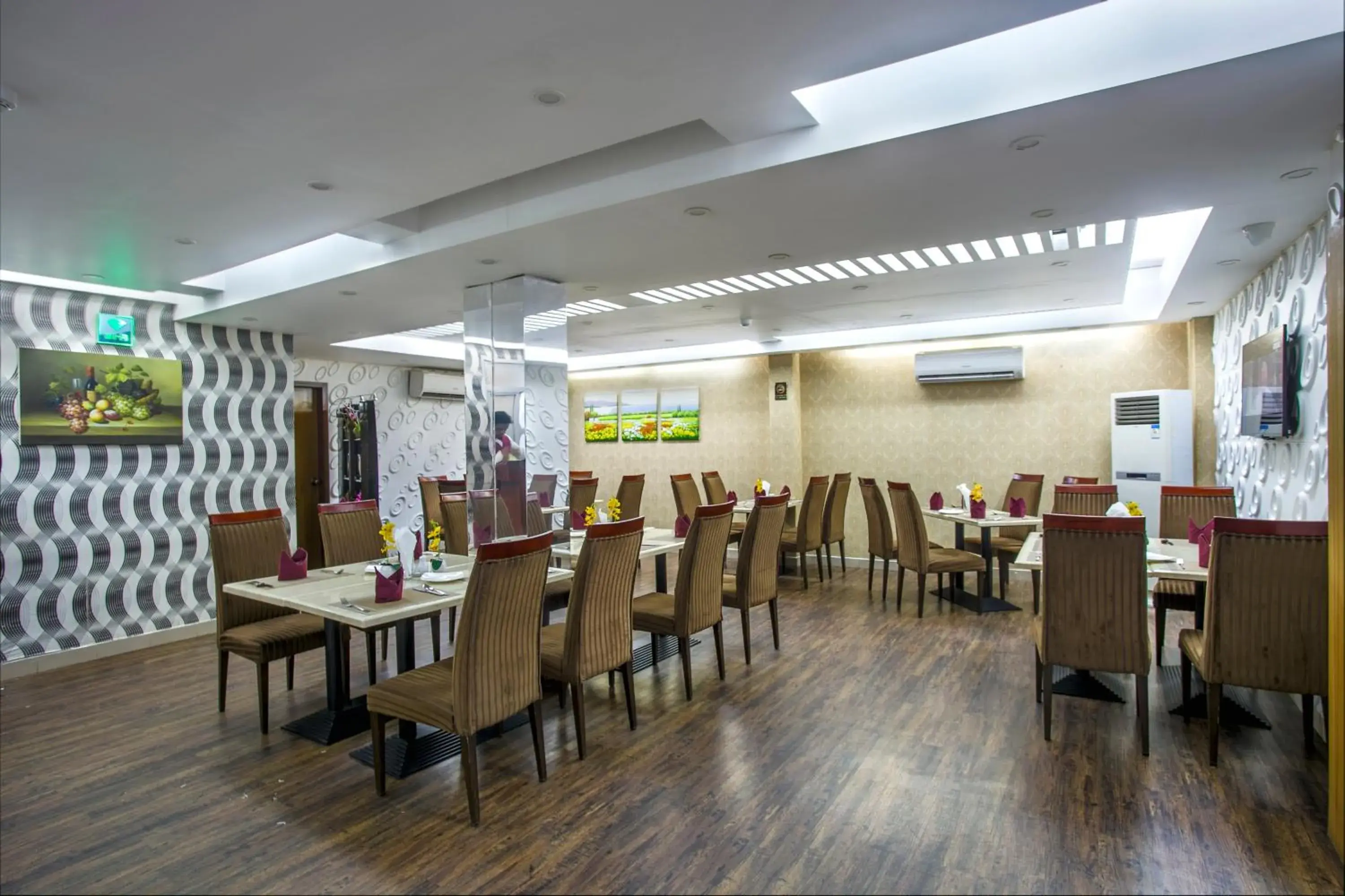 Restaurant/places to eat in Hotel Highgarden Restaurant/places to eat in Hotel Highgarden