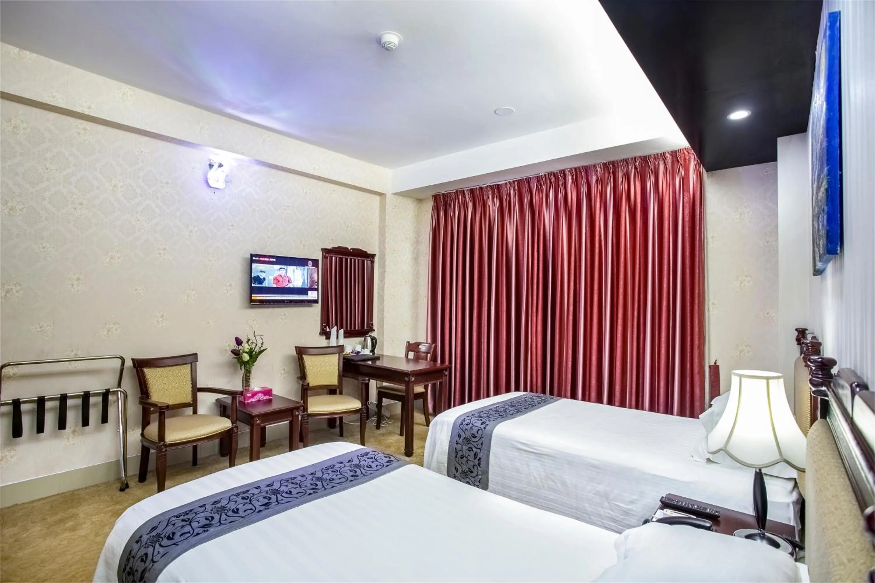 Communal lounge/ TV room, Bed in Hotel Highgarden