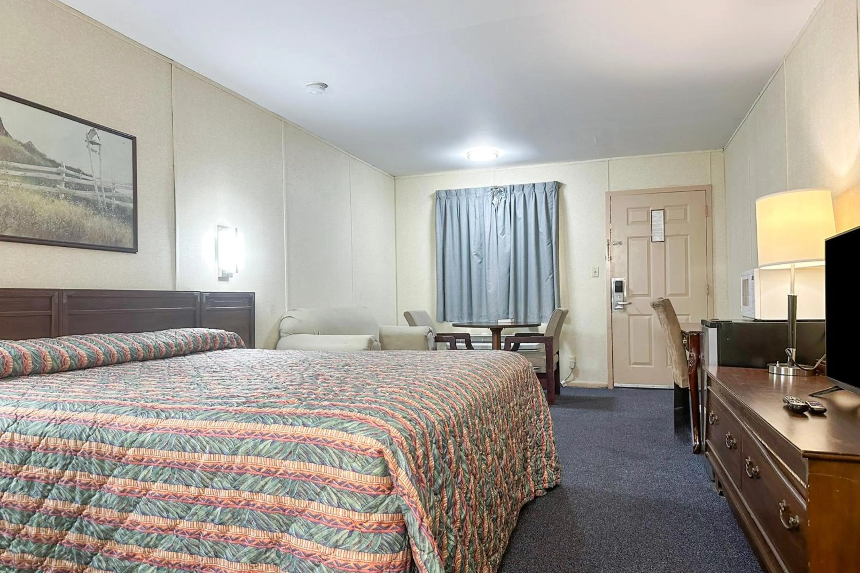 Bedroom, Bed in Louisville Inn by OYO Louisville Municipal Airport