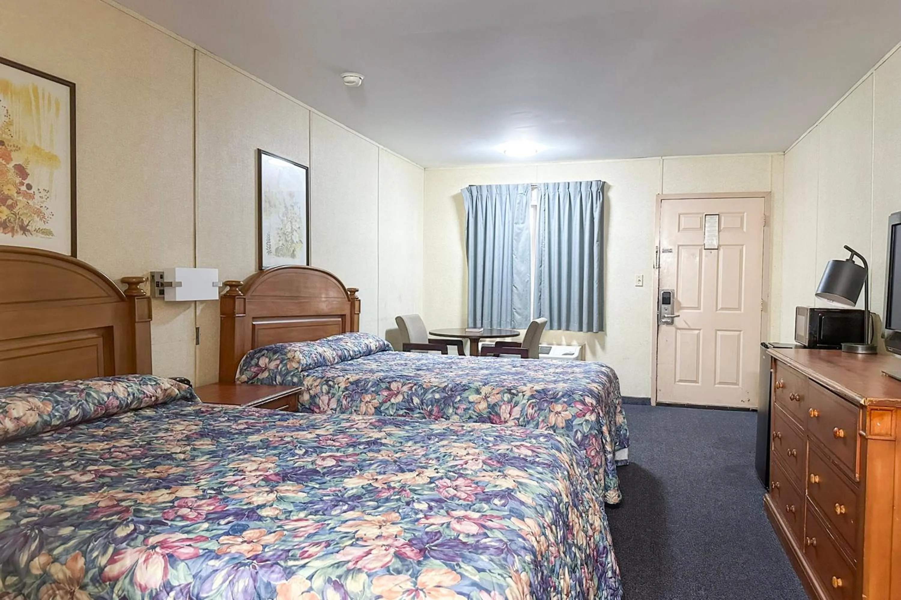 Bedroom, Bed in Louisville Inn by OYO Louisville Municipal Airport