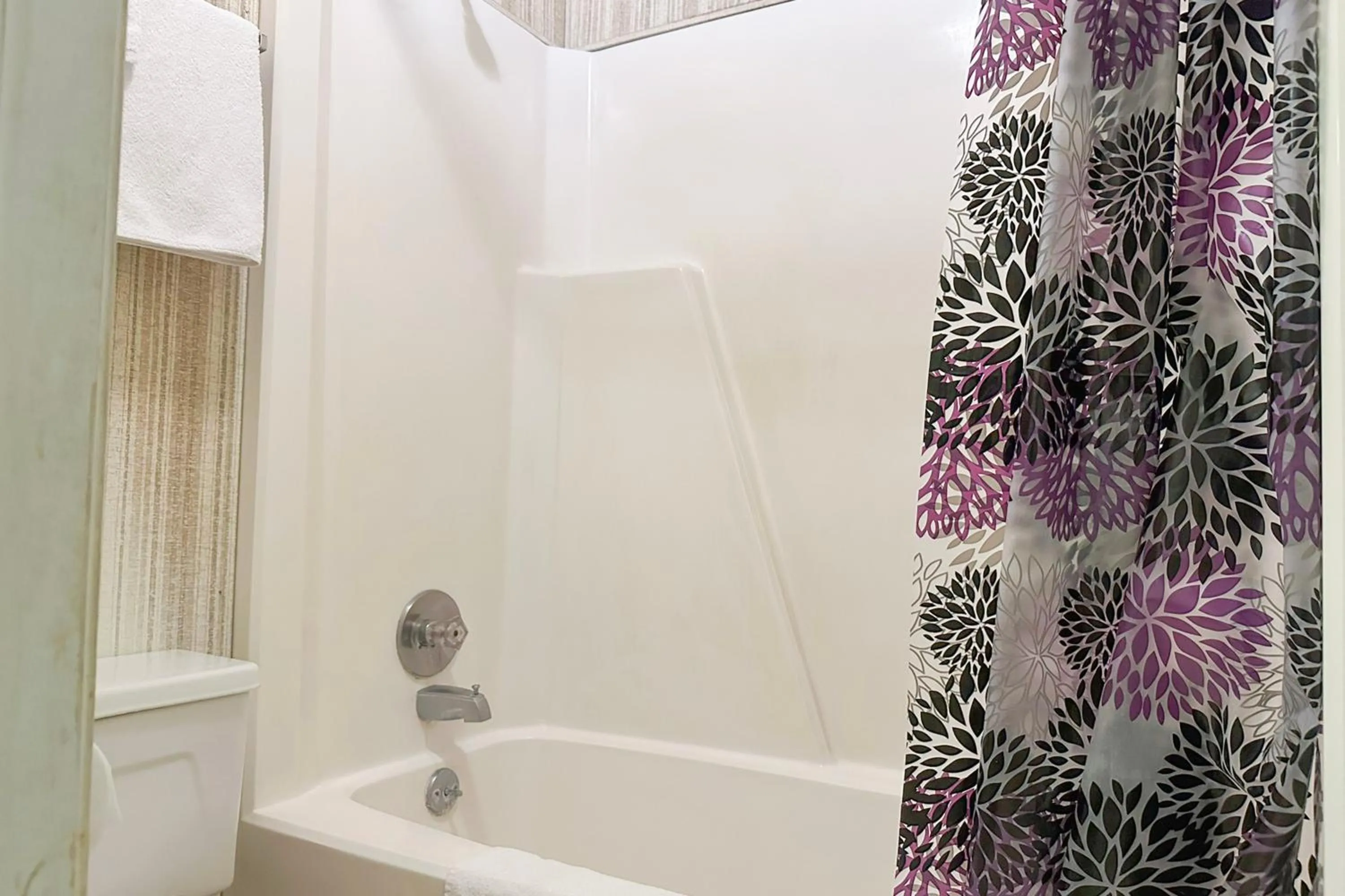 Bathroom in Louisville Inn by OYO Louisville Municipal Airport