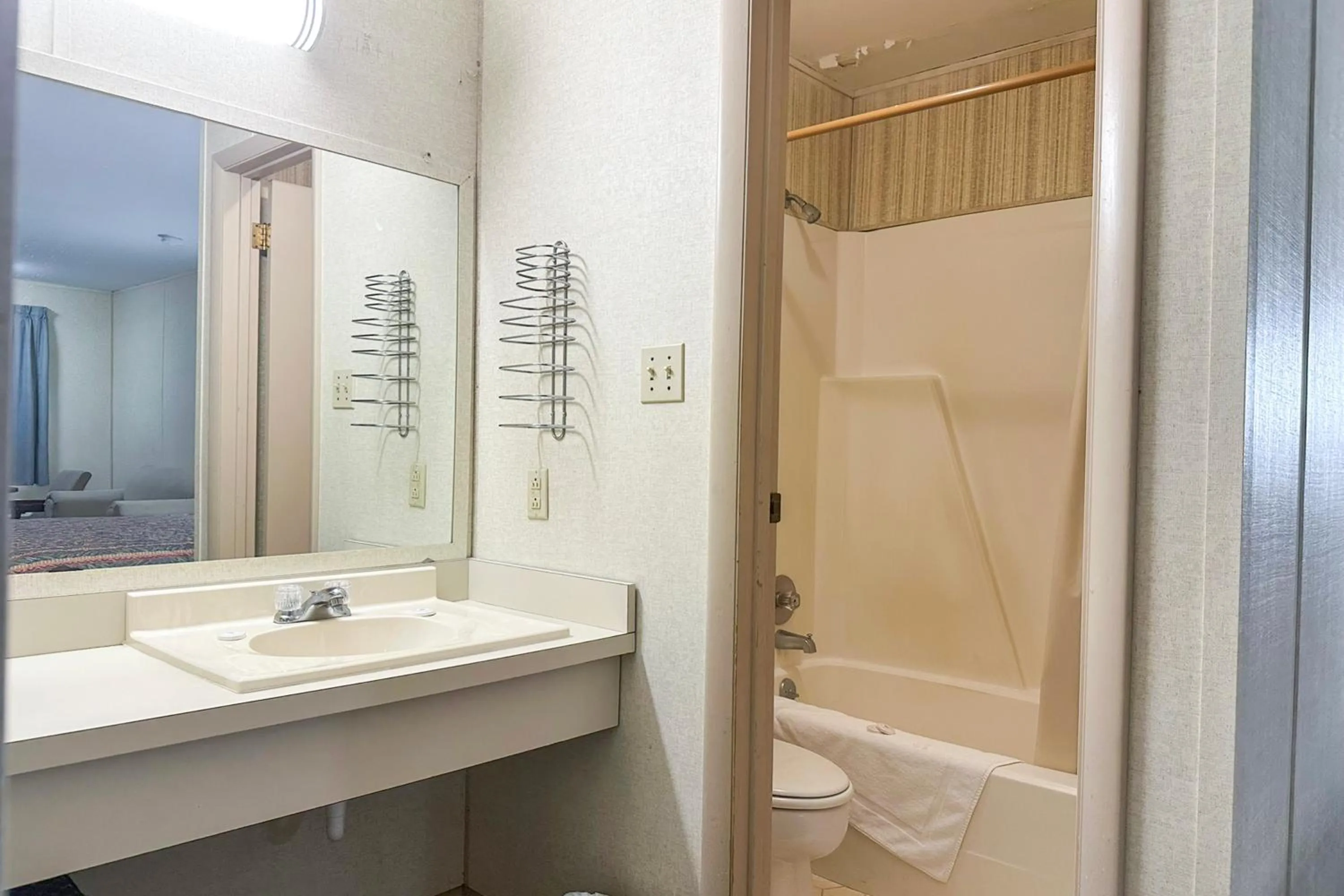 Bathroom in Louisville Inn by OYO Louisville Municipal Airport