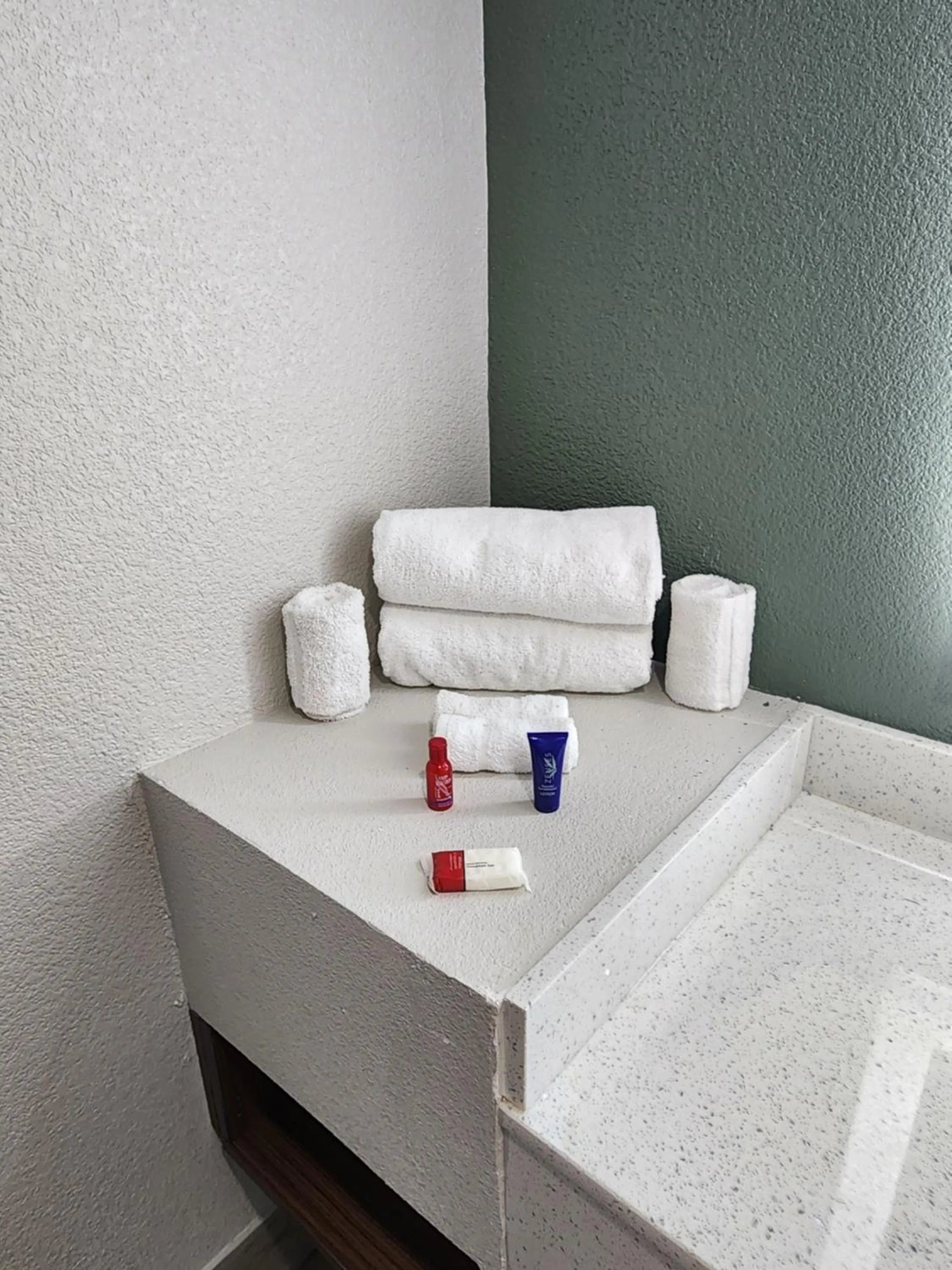 towels in Americas Best Value Inn Longview