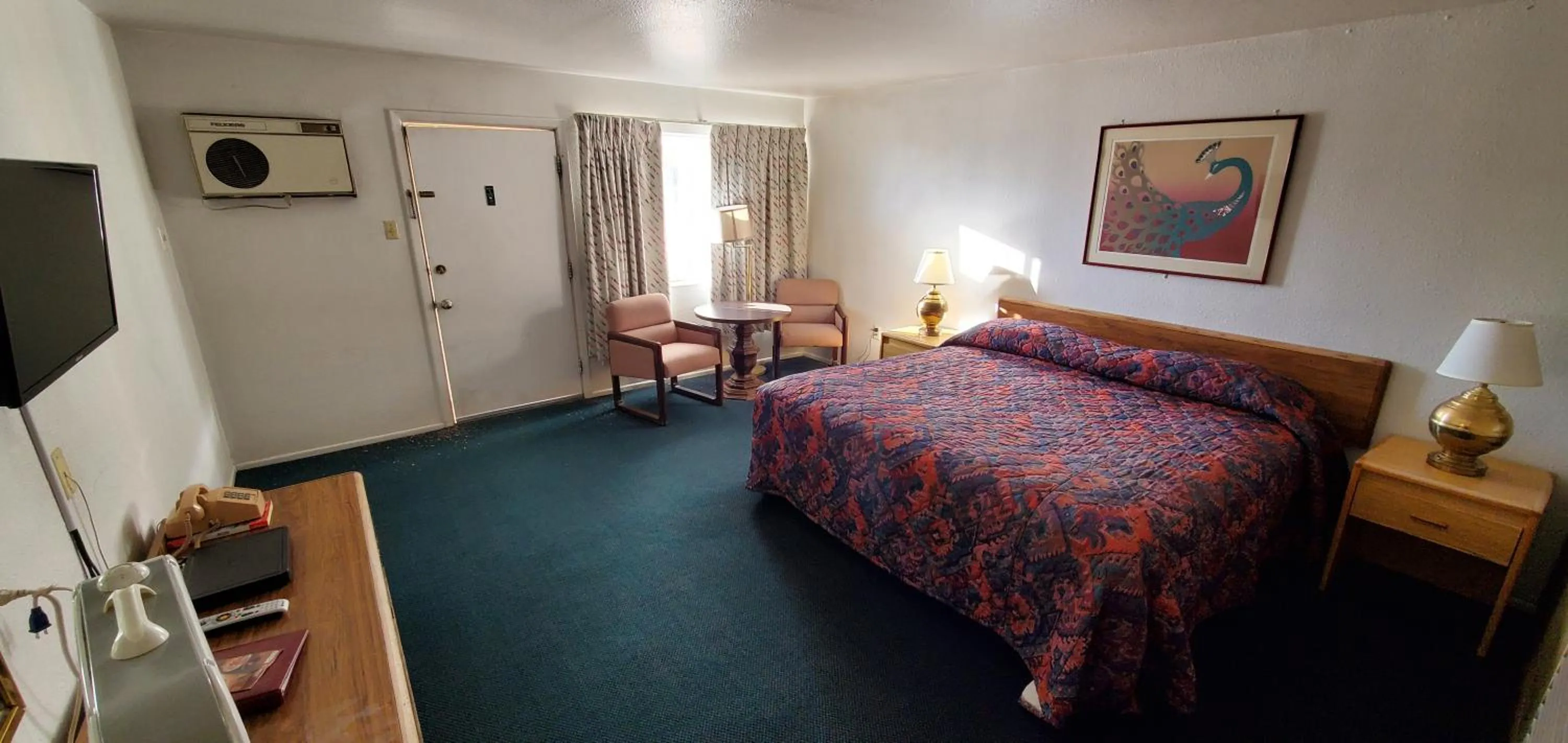 Photo of the whole room, Bed in Budget Inn Motel Gallup
