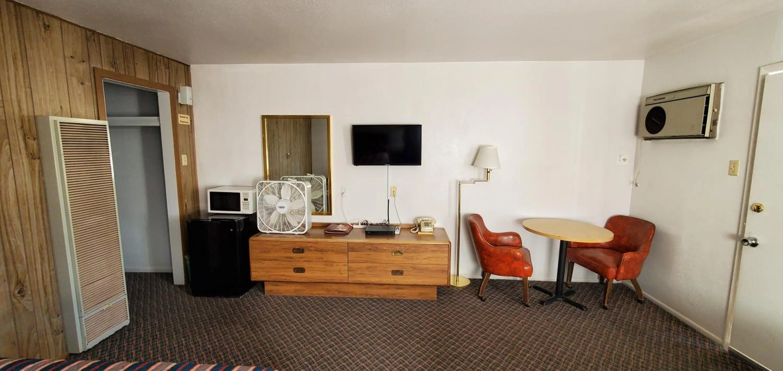 TV and multimedia in Budget Inn Motel Gallup