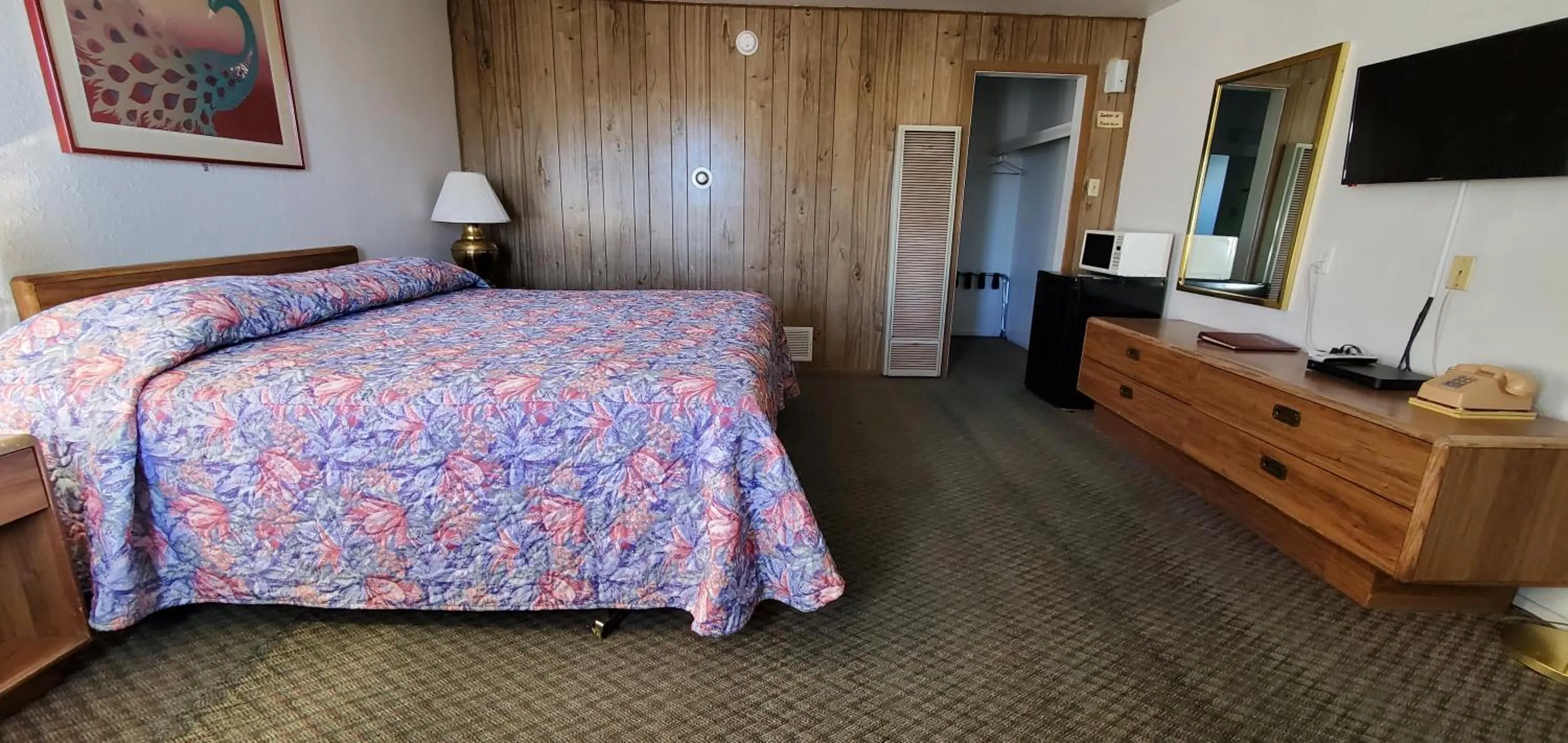 Bed in Budget Inn Motel Gallup