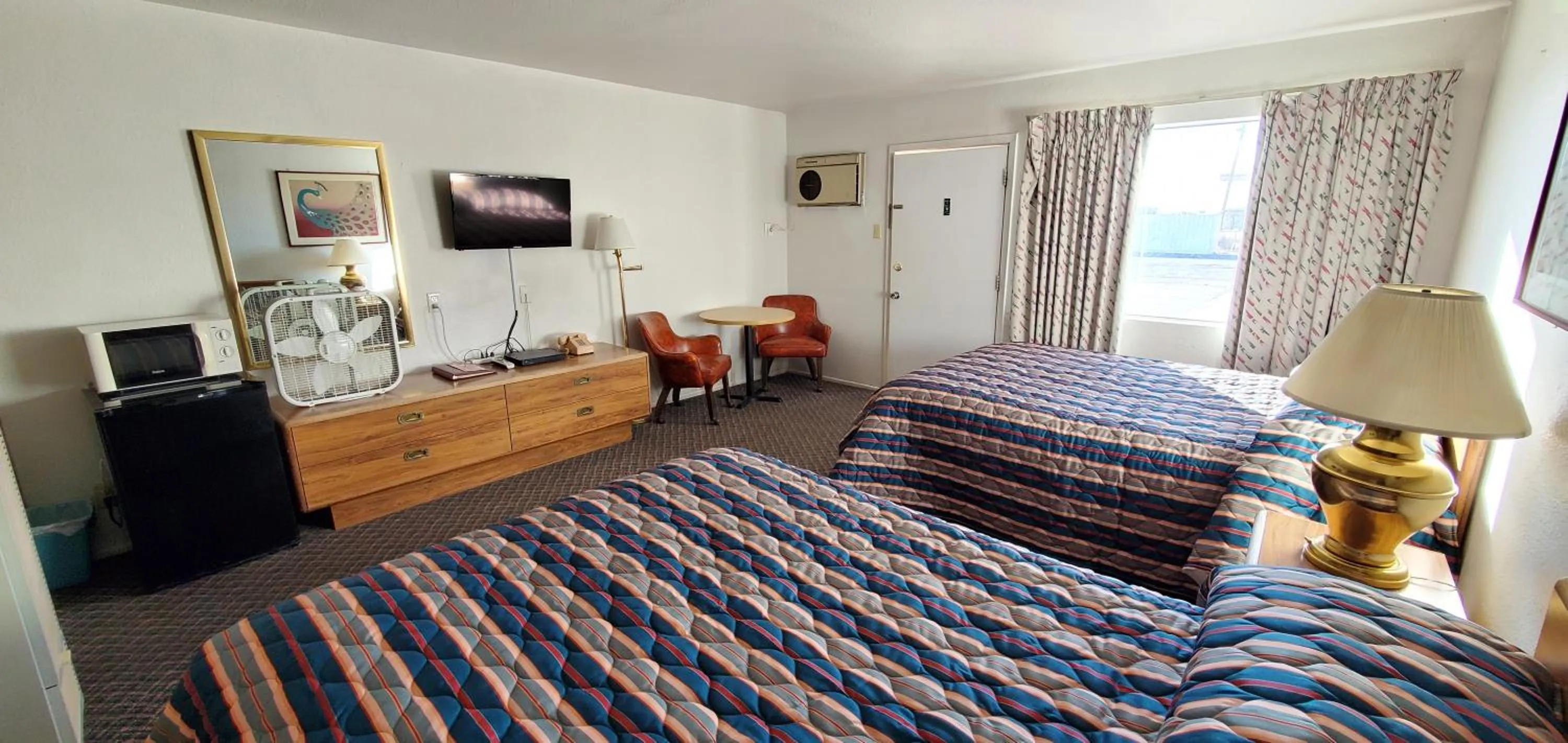 Photo of the whole room, Bed in Budget Inn Motel Gallup