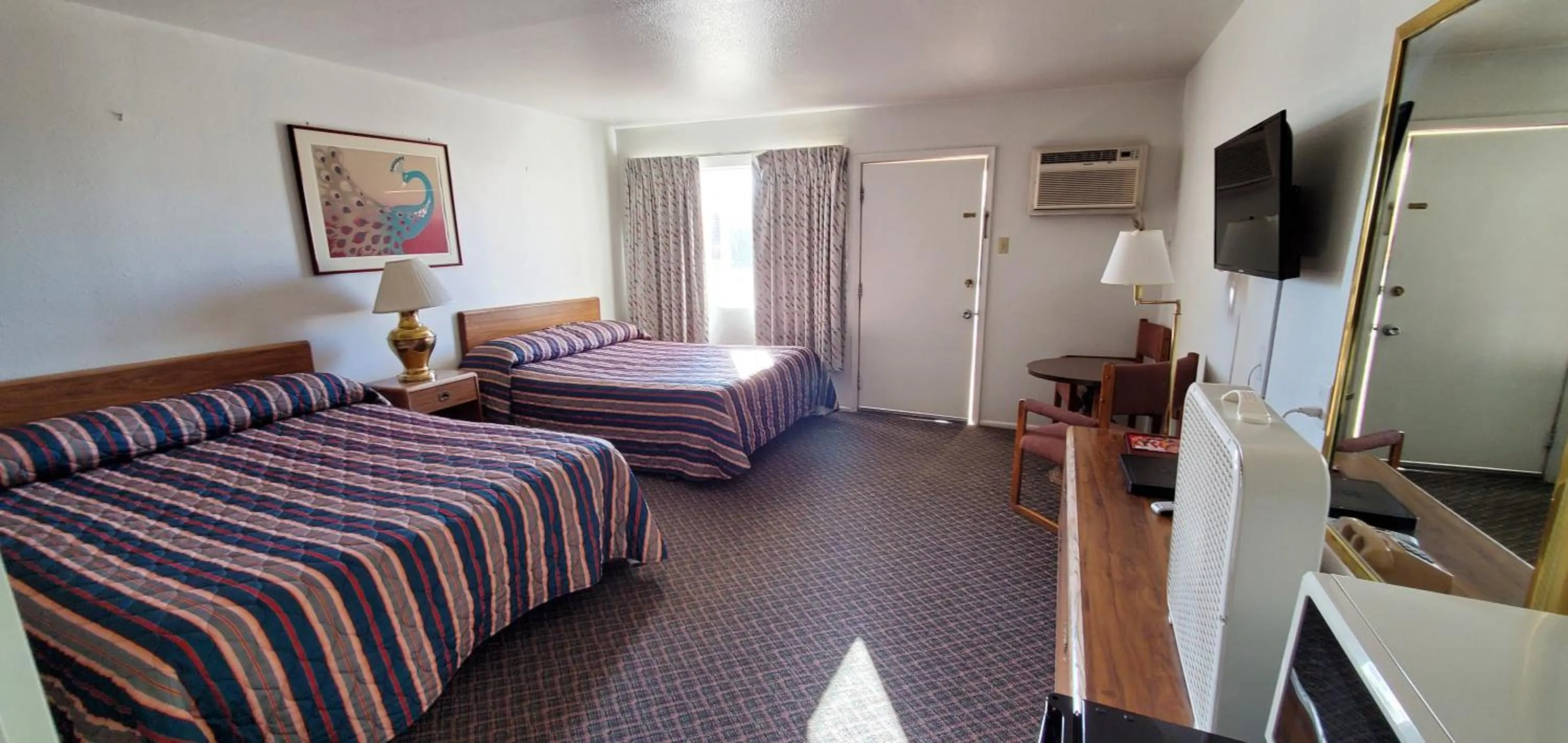 Photo of the whole room, Bed in Budget Inn Motel Gallup