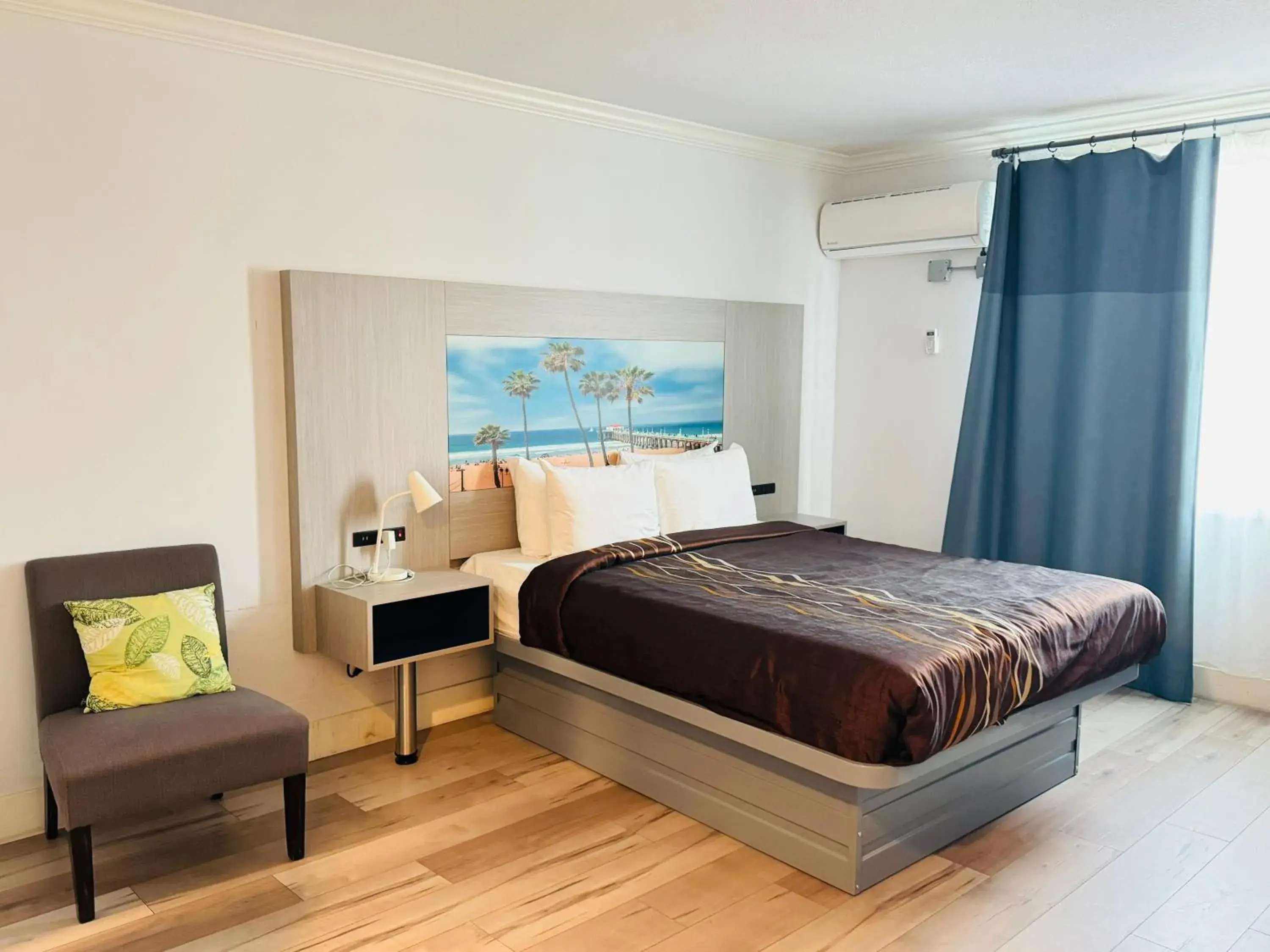 Bed in Hometel Suites Bed in Hometel Suites