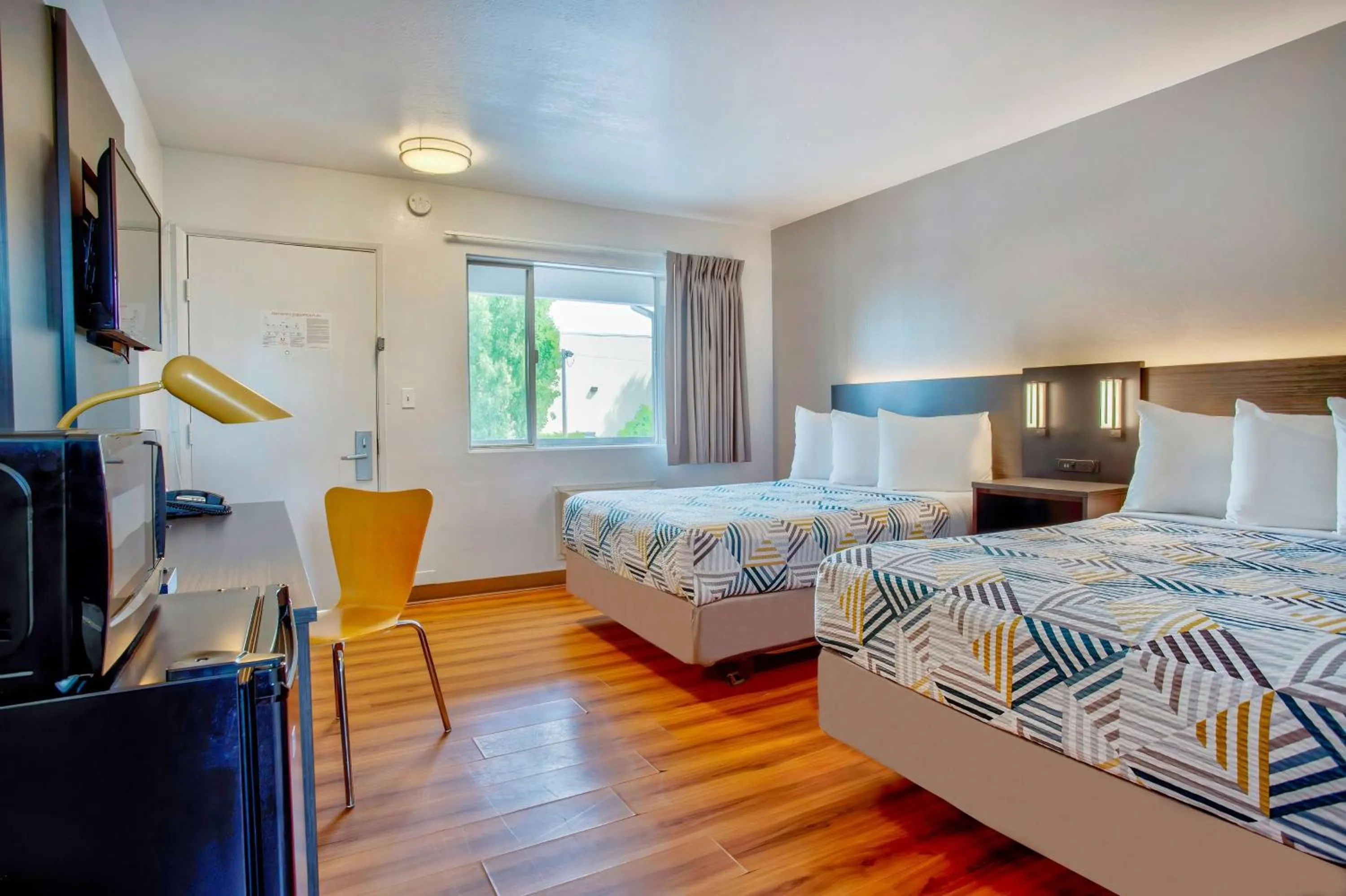 Bedroom, Bed in Motel 6-Salem, OR - Expo Center