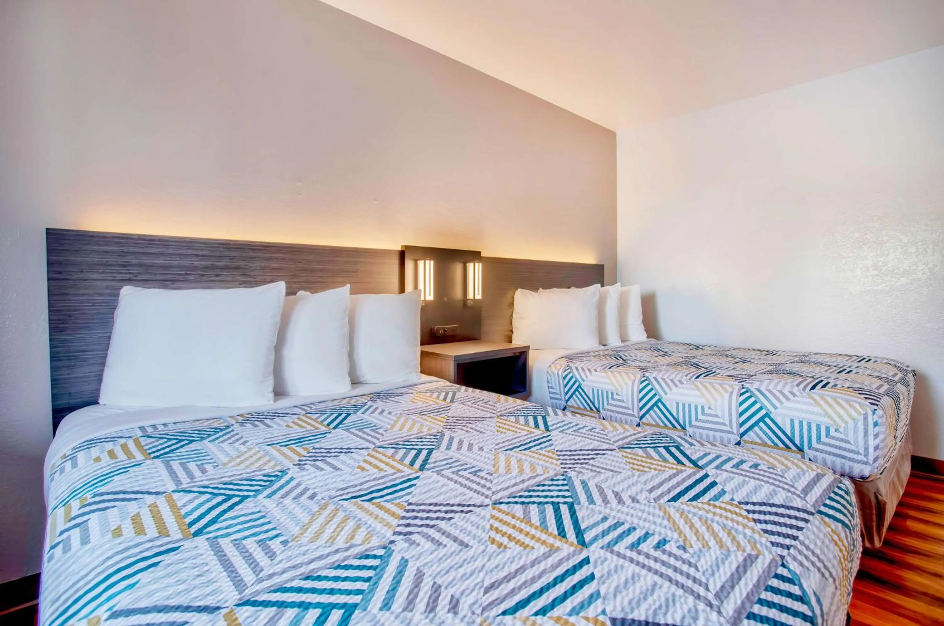 Bedroom, Bed in Motel 6-Salem, OR - Expo Center