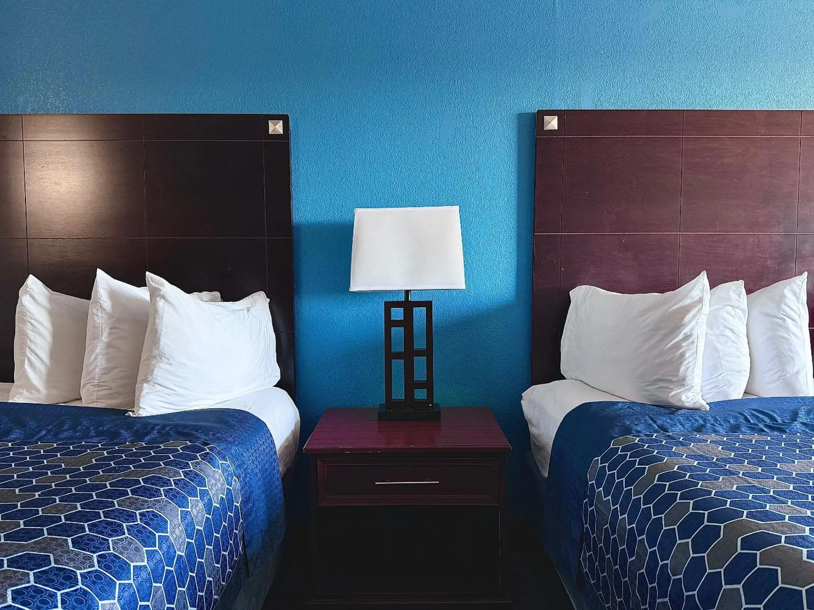 Bed in American Inn Cedar Rapids South Bed in American Inn Cedar Rapids South