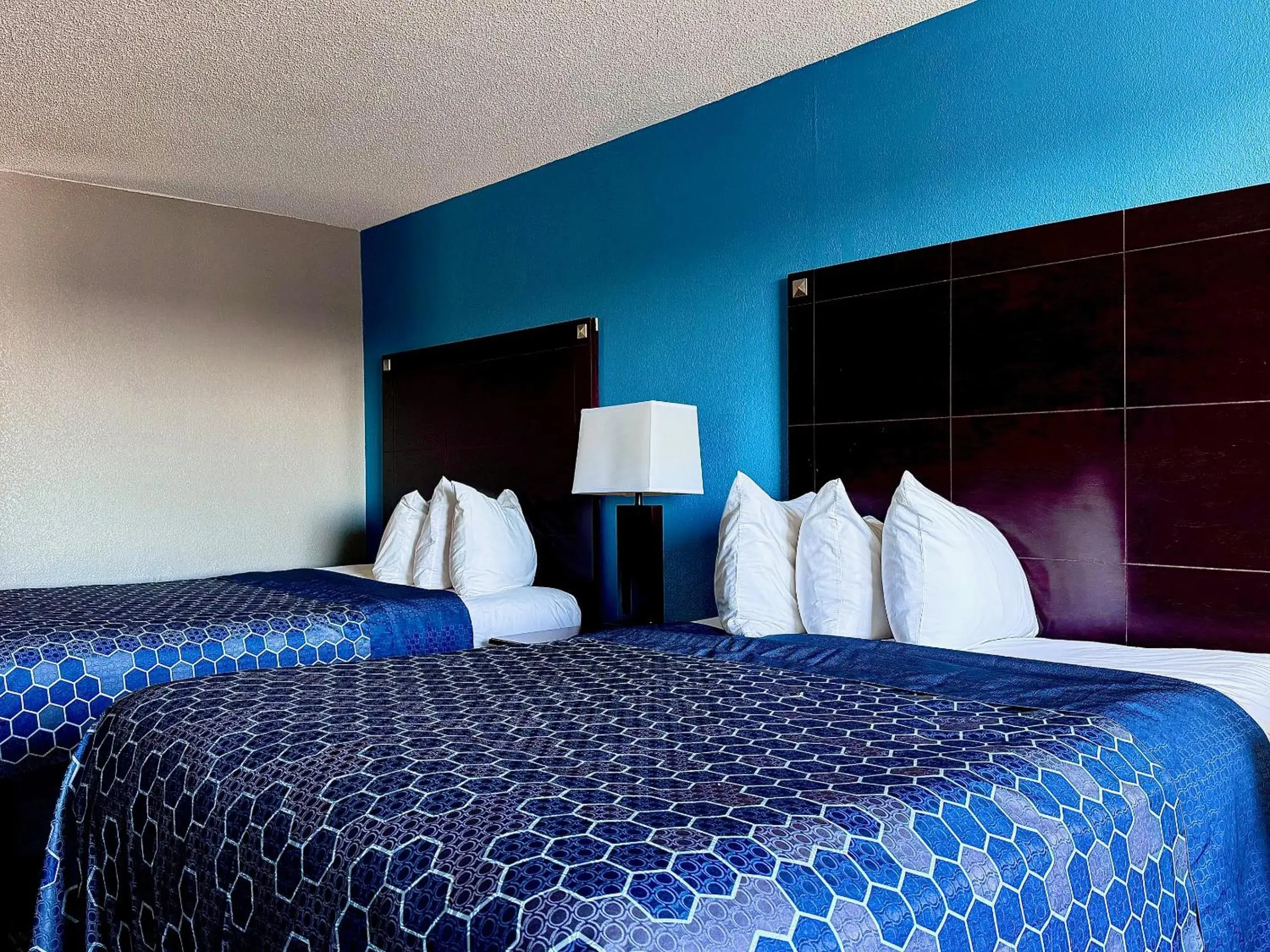 Bed in American Inn Cedar Rapids South Bed in American Inn Cedar Rapids South