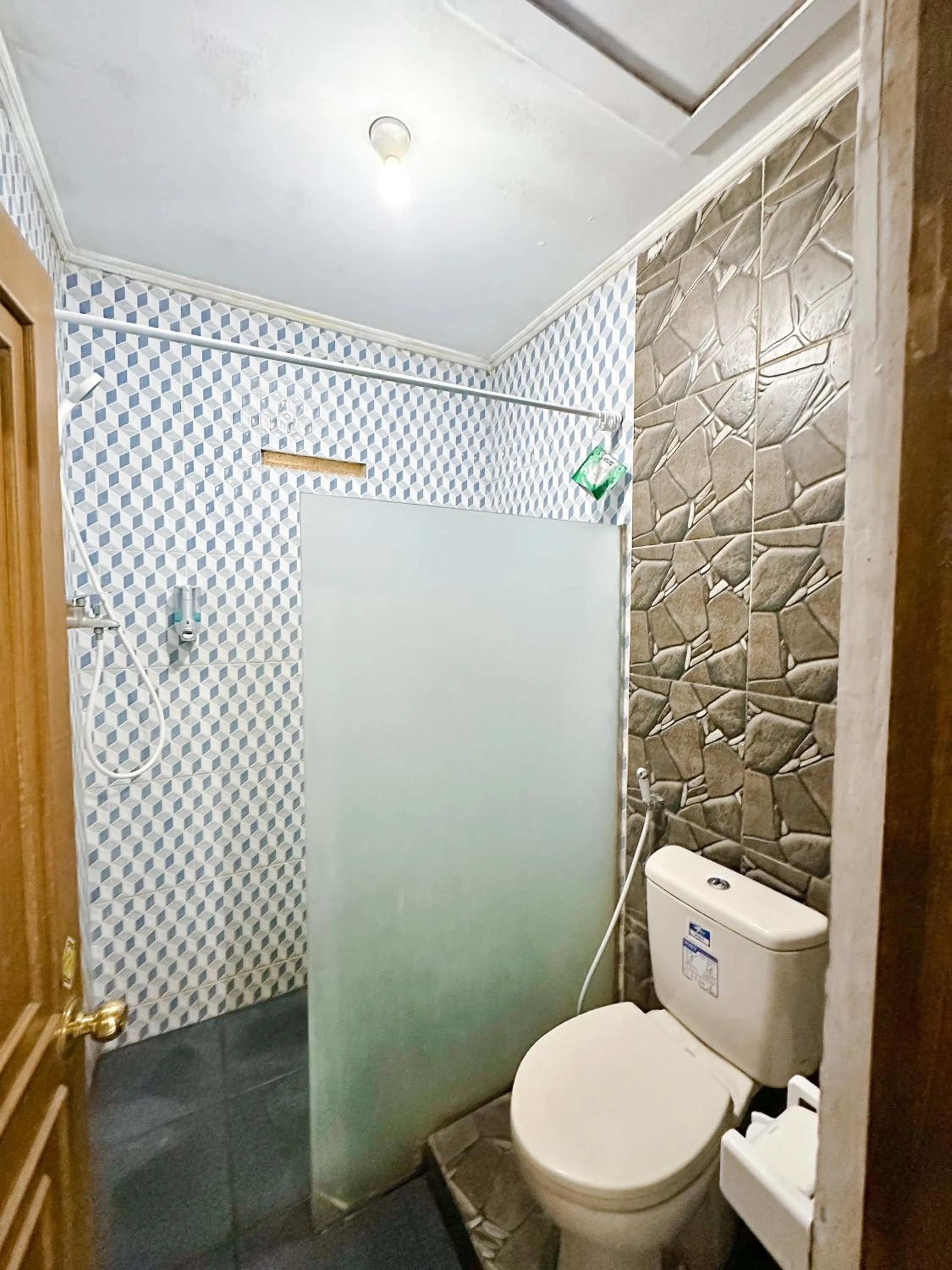 Shower in OsteL By OstiC