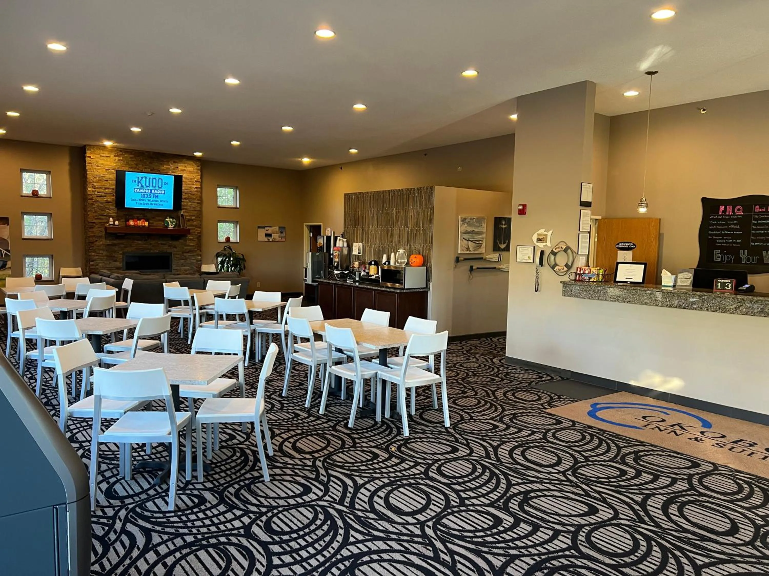 Okoboji Inn & Suites