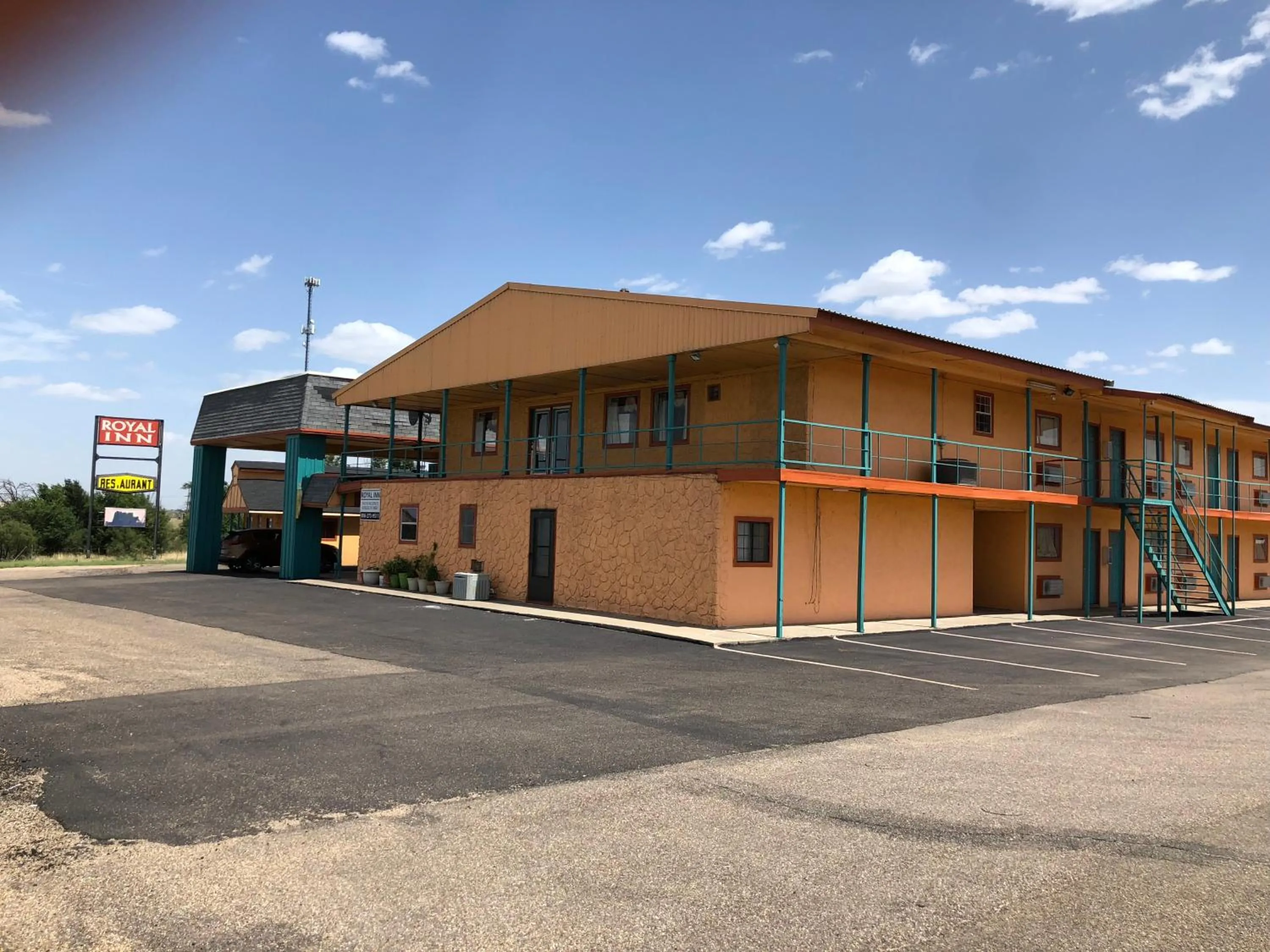 Property building in Royal Inn Borger