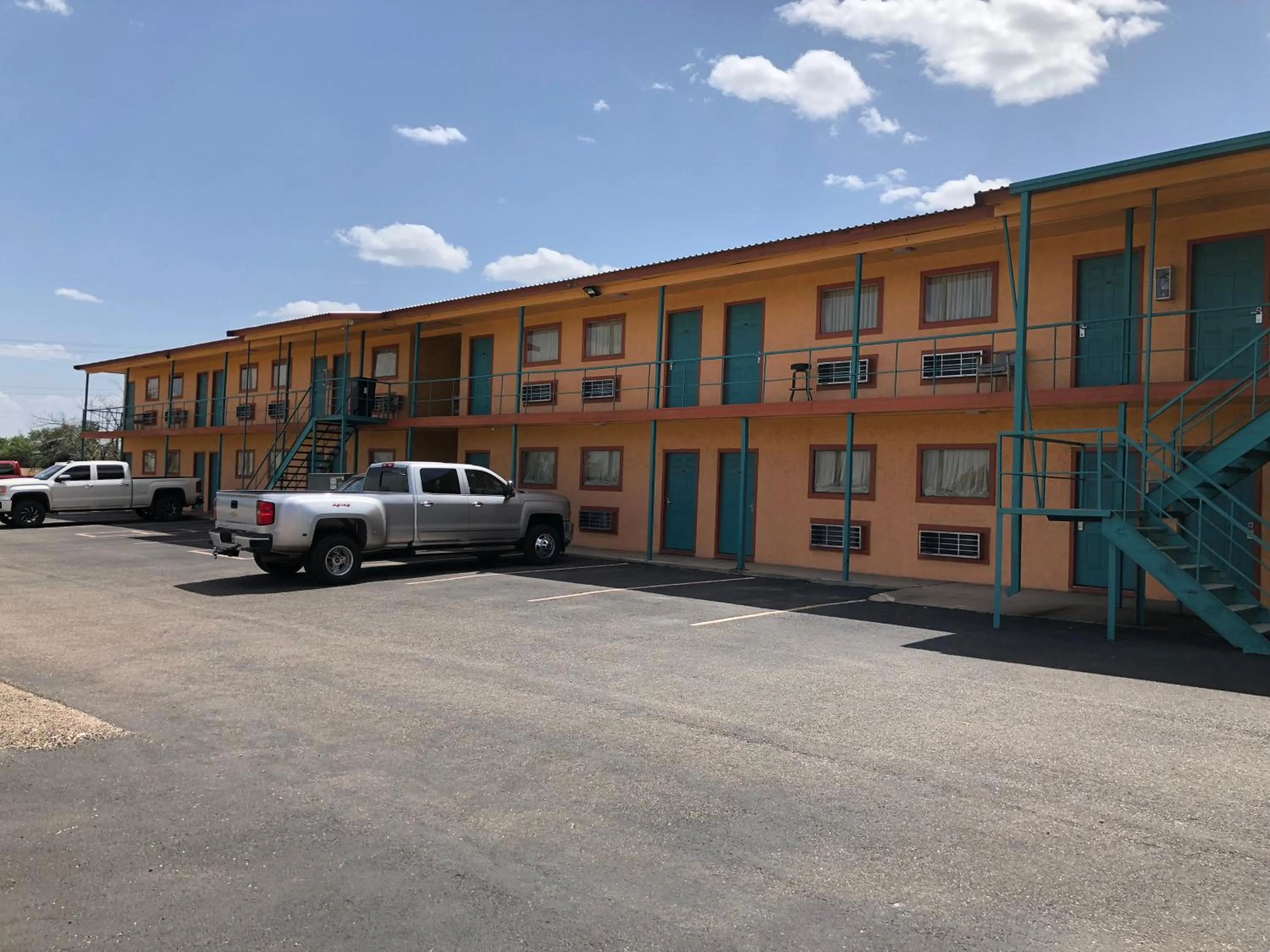 Property building in Royal Inn Borger