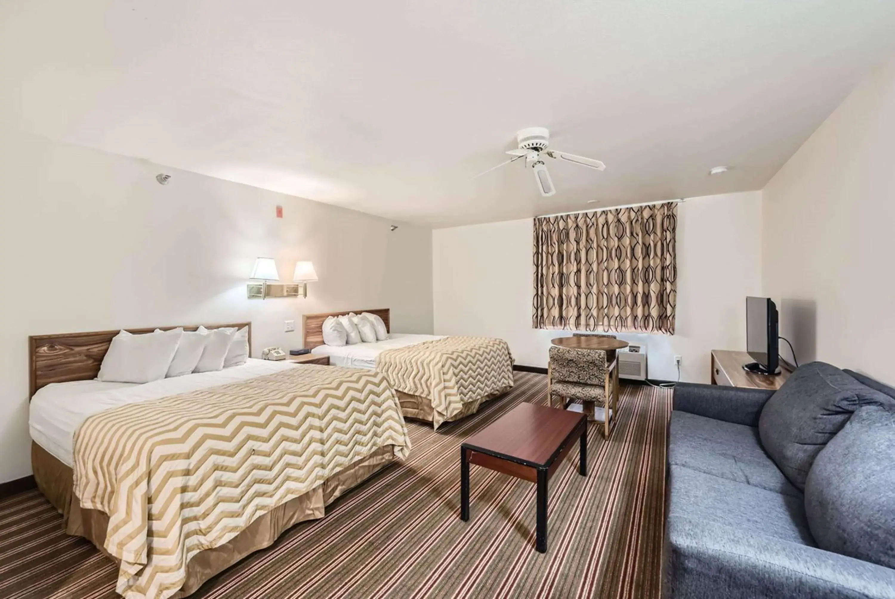 Photo of the whole room, Bed in Travelodge by Wyndham Longmont Photo of the whole room, Bed in Travelodge by Wyndham Longmont