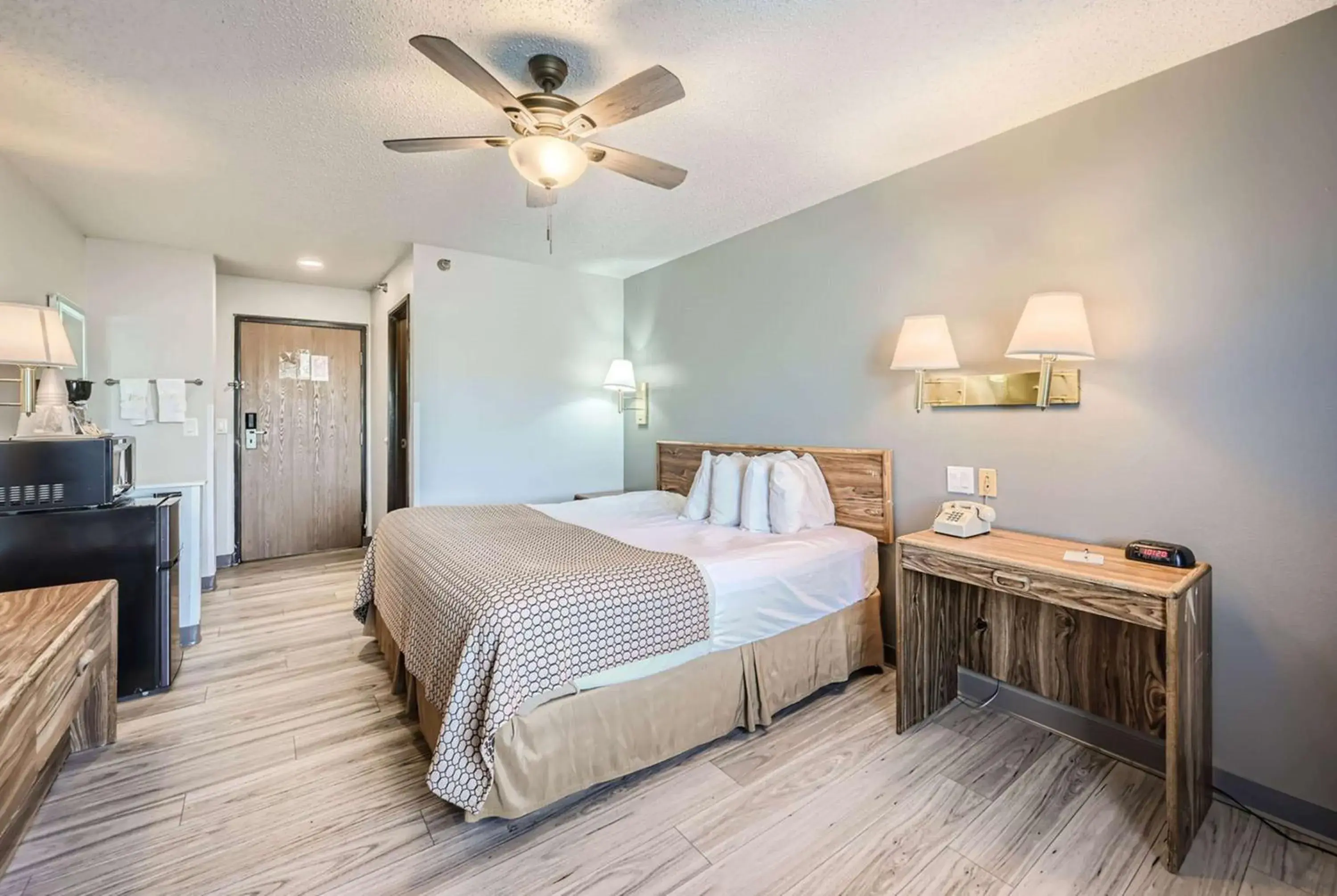 Photo of the whole room, Bed in Travelodge by Wyndham Longmont Photo of the whole room, Bed in Travelodge by Wyndham Longmont