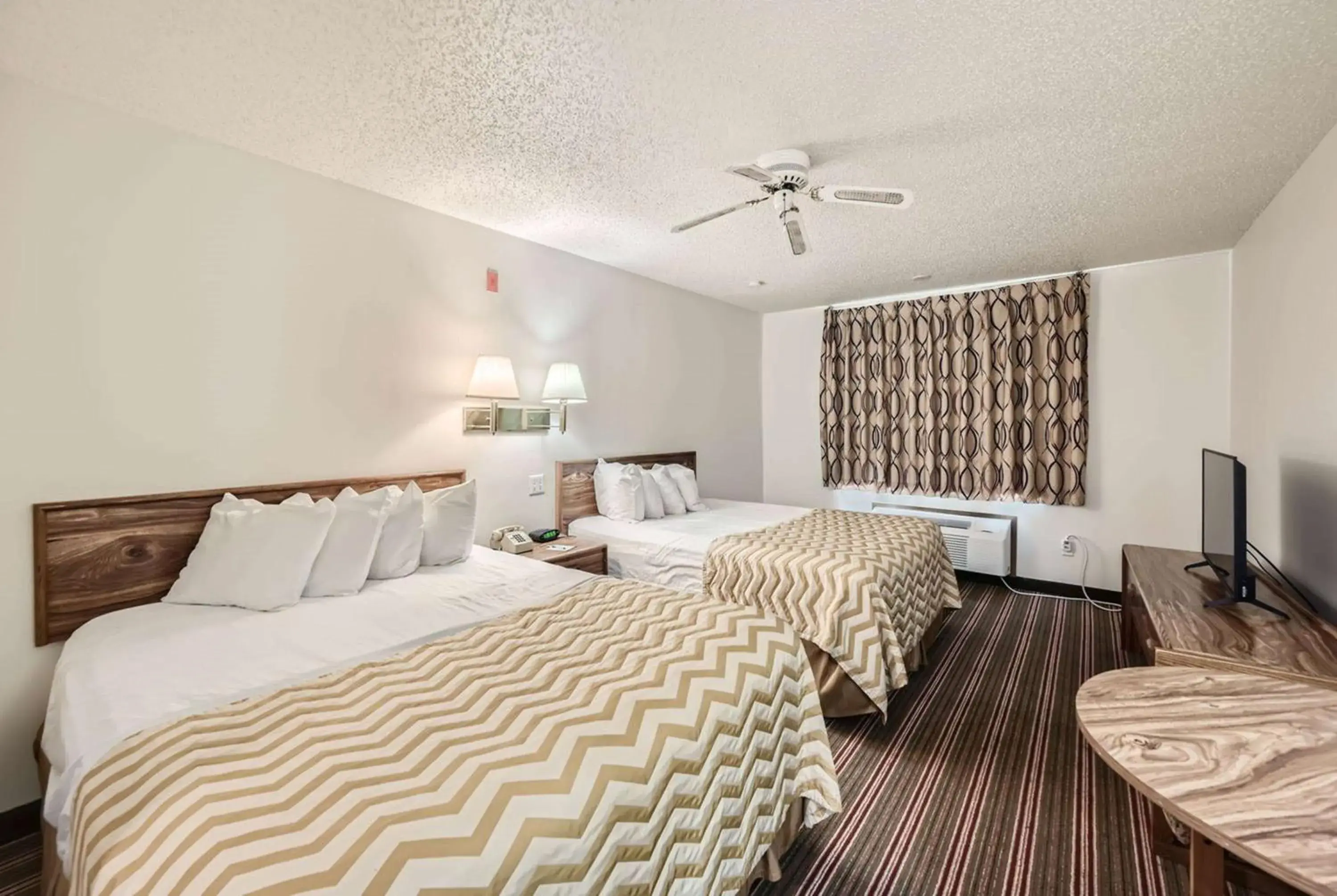 Photo of the whole room, Bed in Travelodge by Wyndham Longmont Photo of the whole room, Bed in Travelodge by Wyndham Longmont