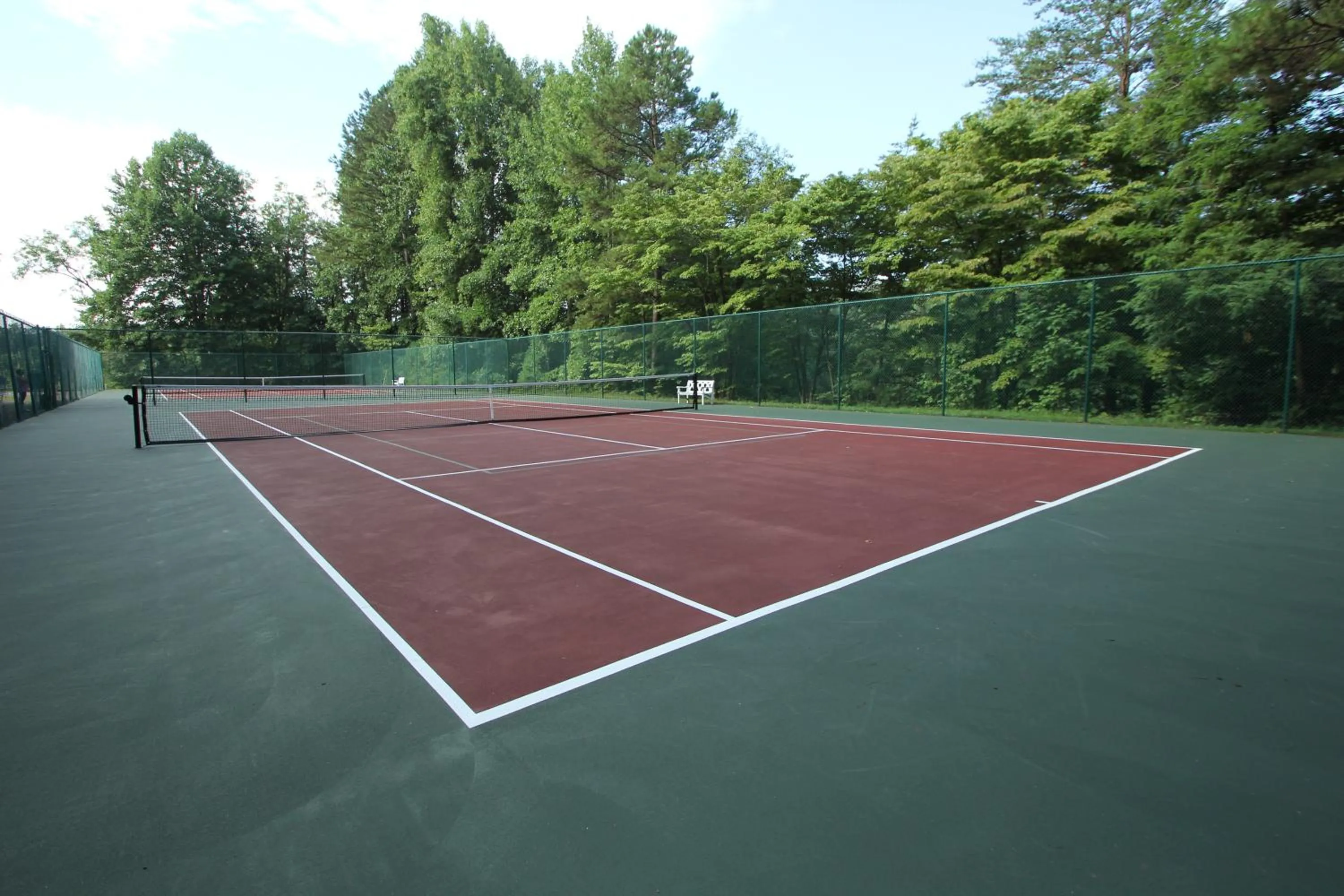 Tennis court in Kingwood Resort & Golf Club