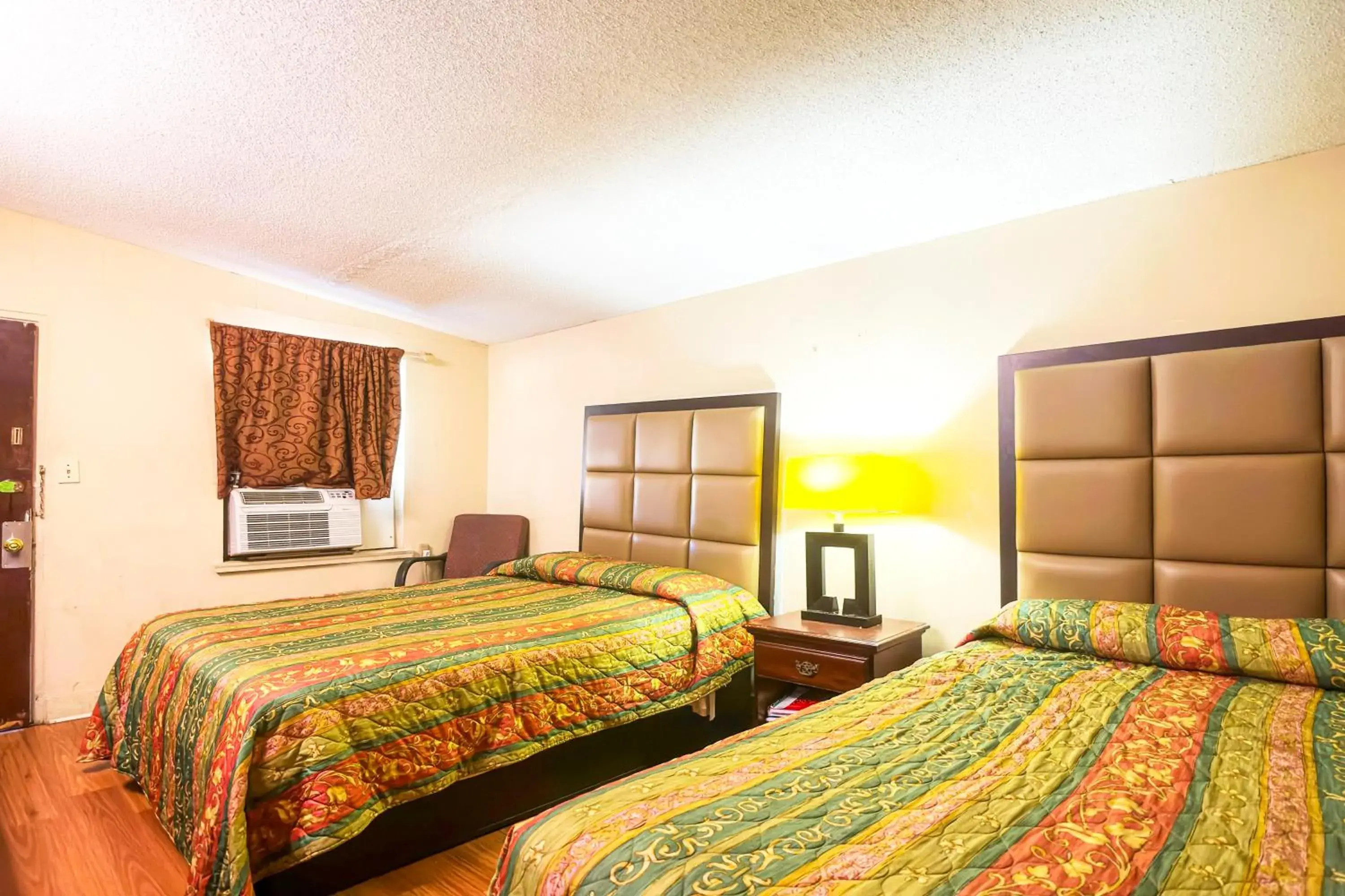 Bedroom, Bed in Bama Motel Mobile I-65 & US-90 Bedroom, Bed in Bama Motel Mobile I-65 & US-90